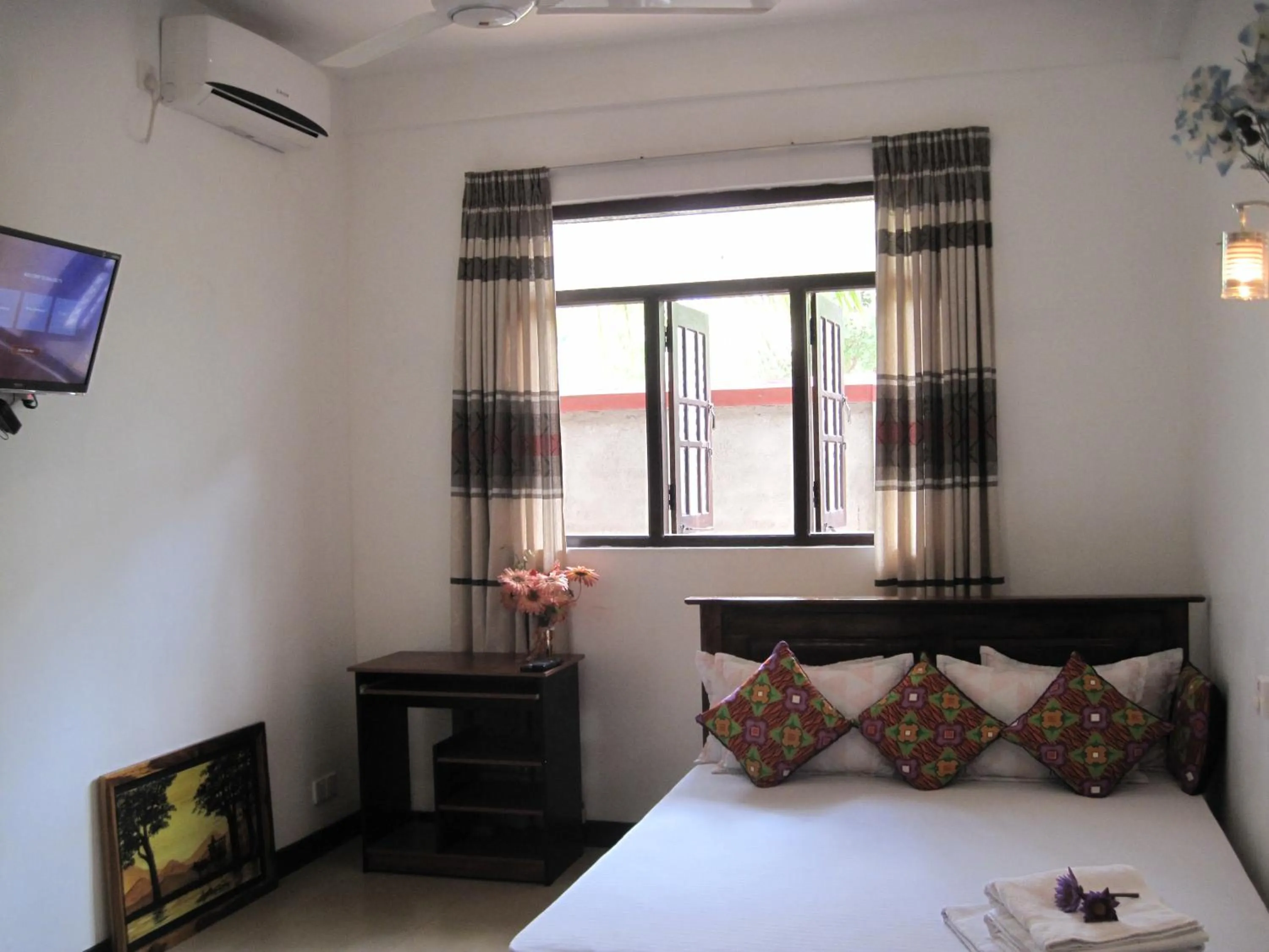 bunk bed, Bed in Miheen Hotel & Resort - Anuradhapura