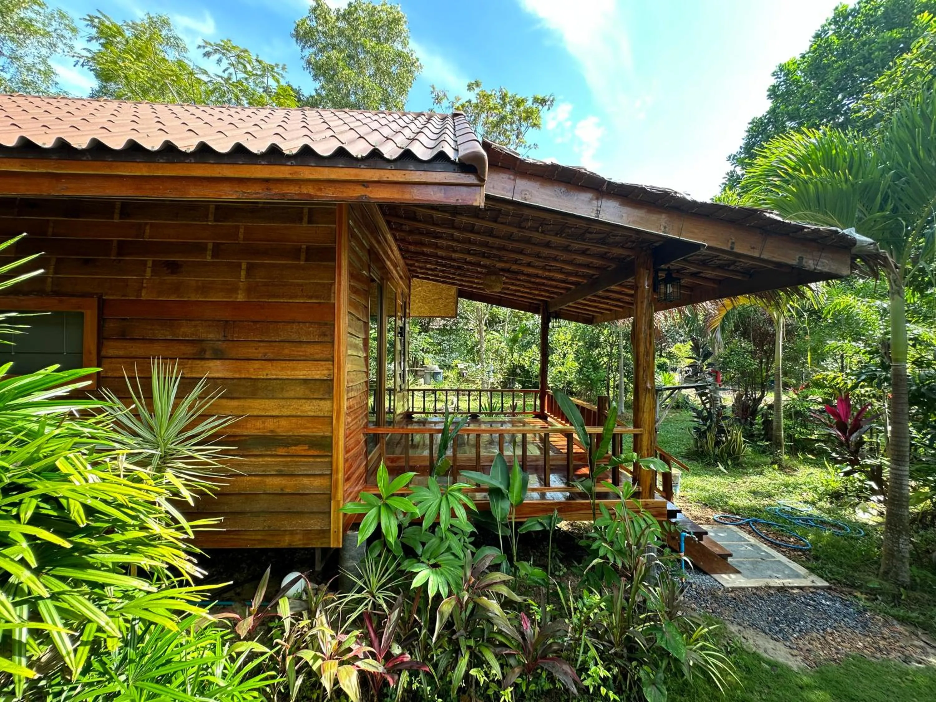 Koh Jum Bungalow & Hostel