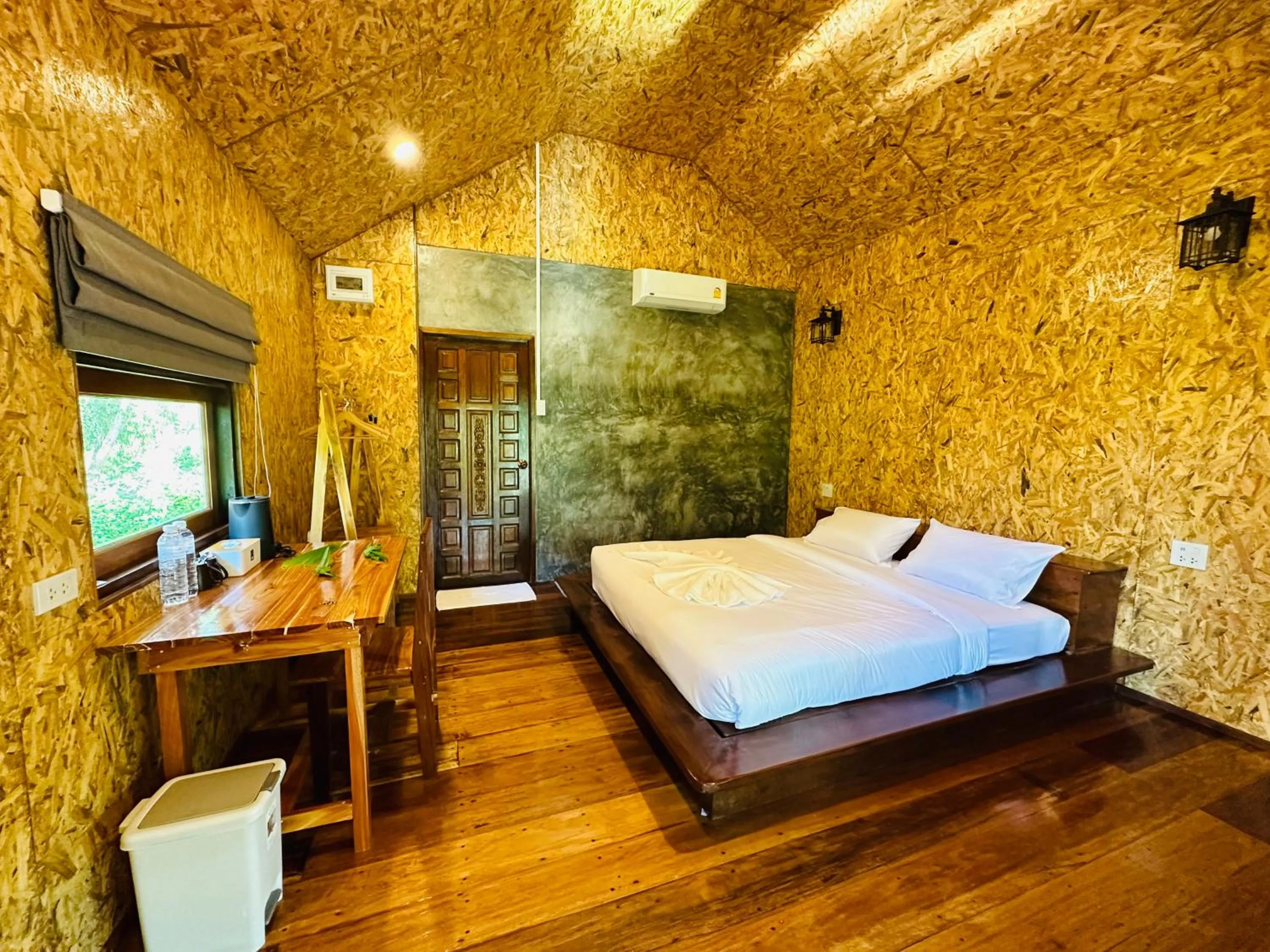 Bed in Koh Jum Bungalow & Hostel