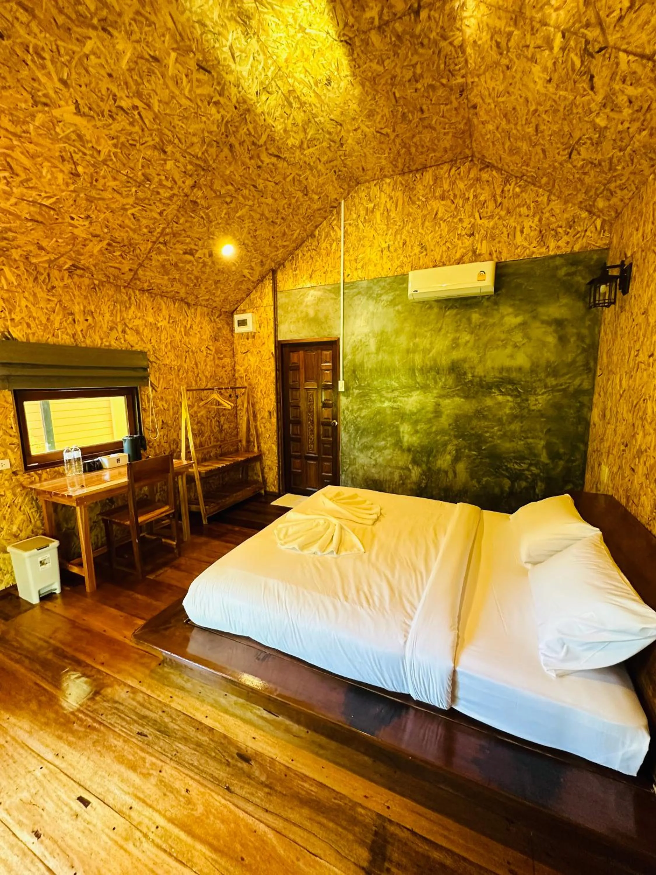 Bed in Koh Jum Bungalow & Hostel