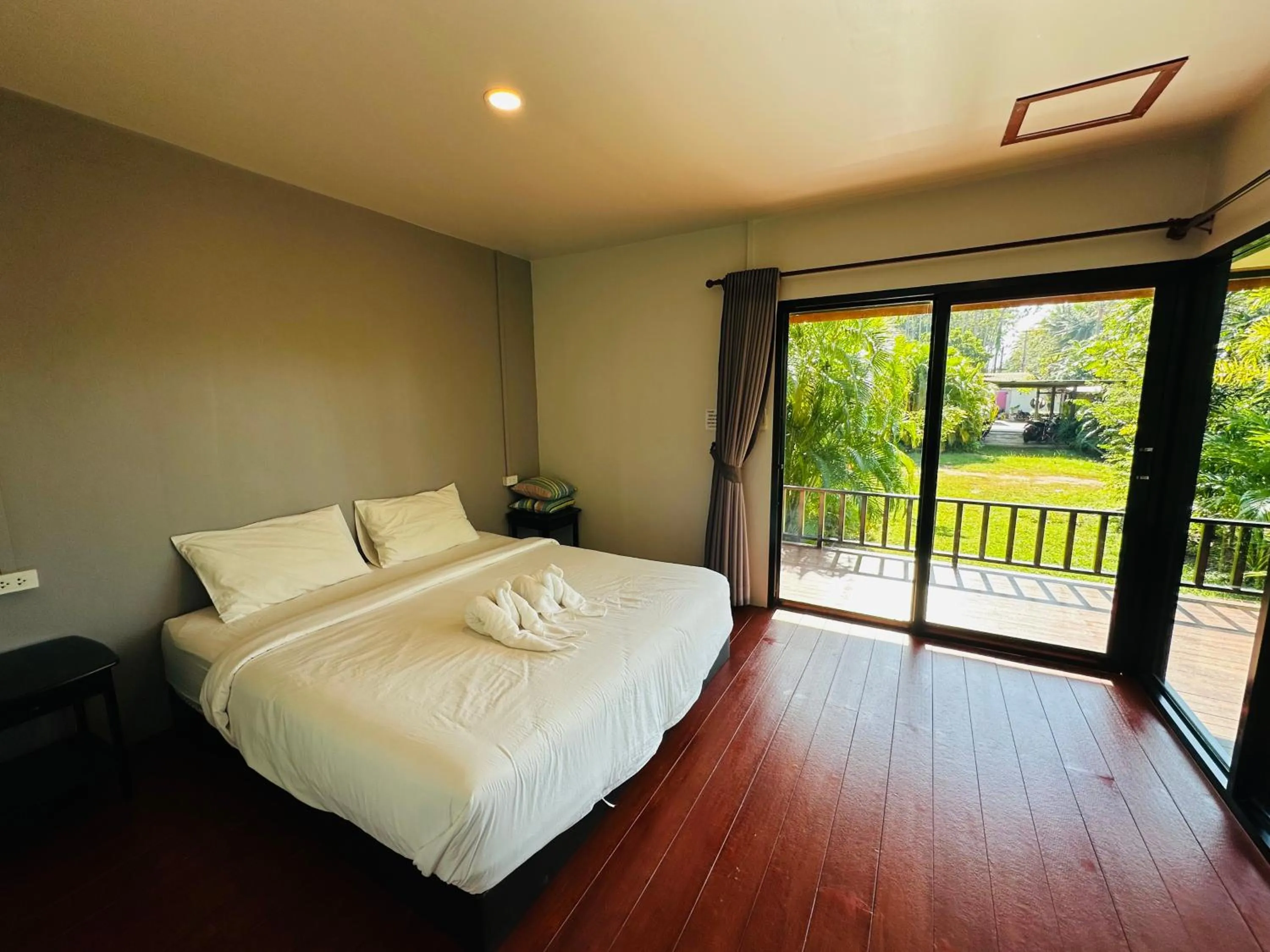 Bed in Koh Jum Bungalow & Hostel