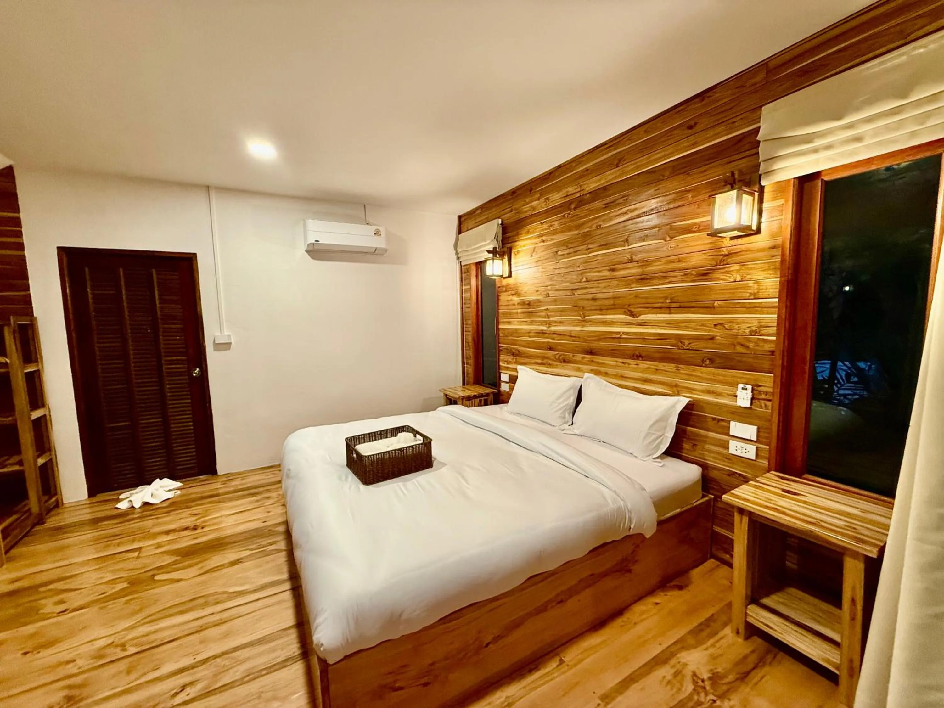 Bed in Koh Jum Bungalow & Hostel