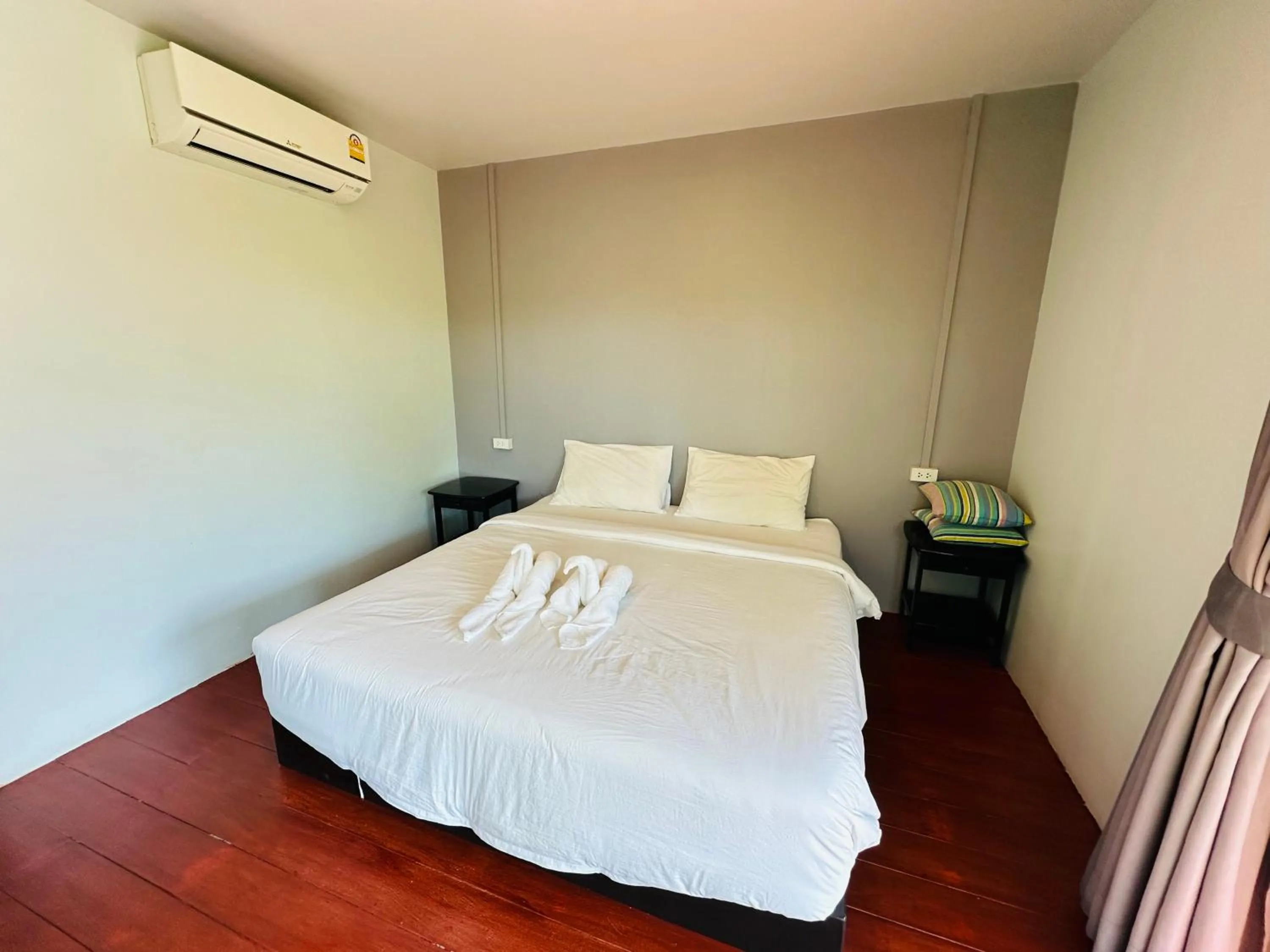 Bed in Koh Jum Bungalow & Hostel