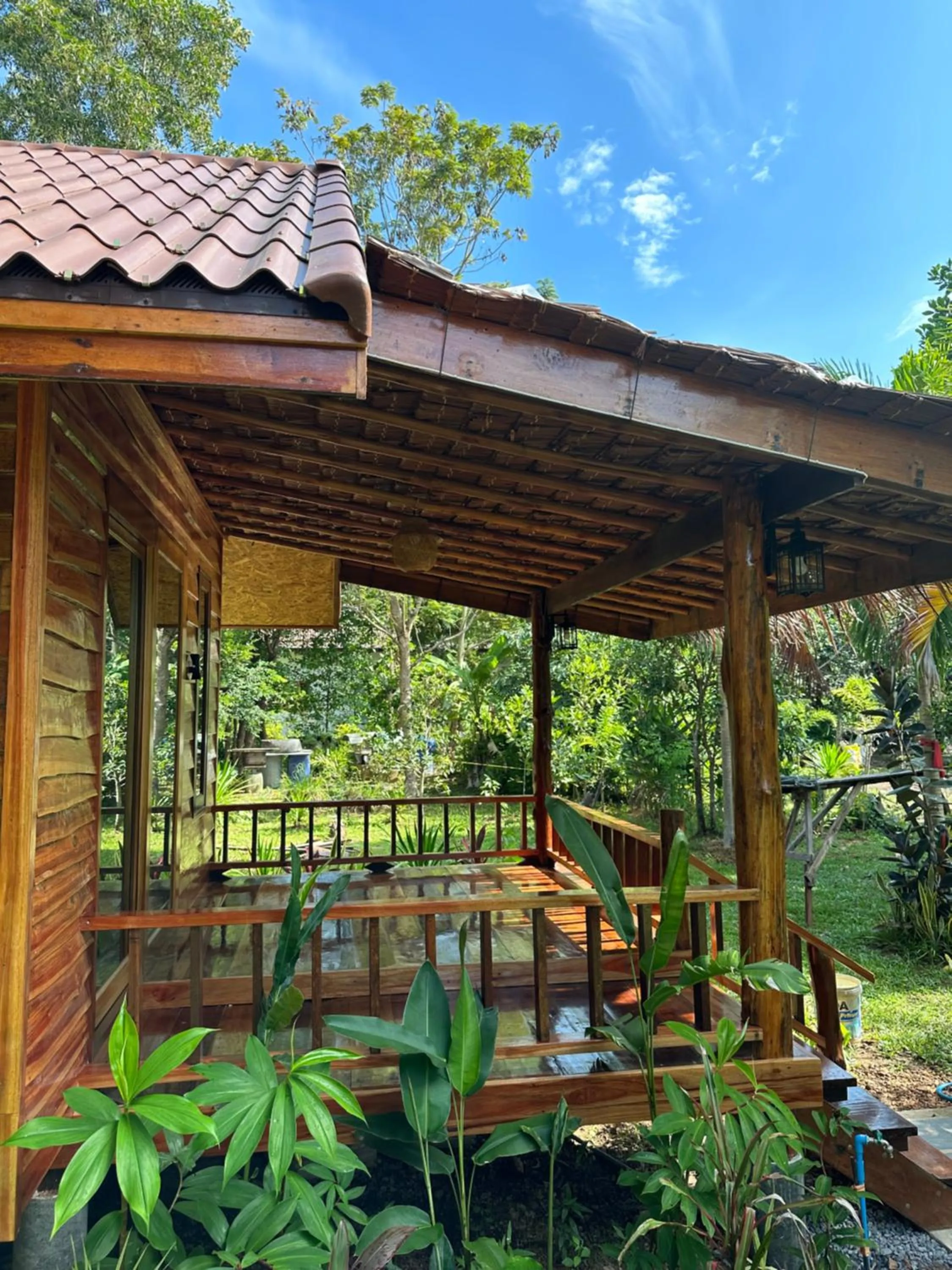 Koh Jum Bungalow & Hostel