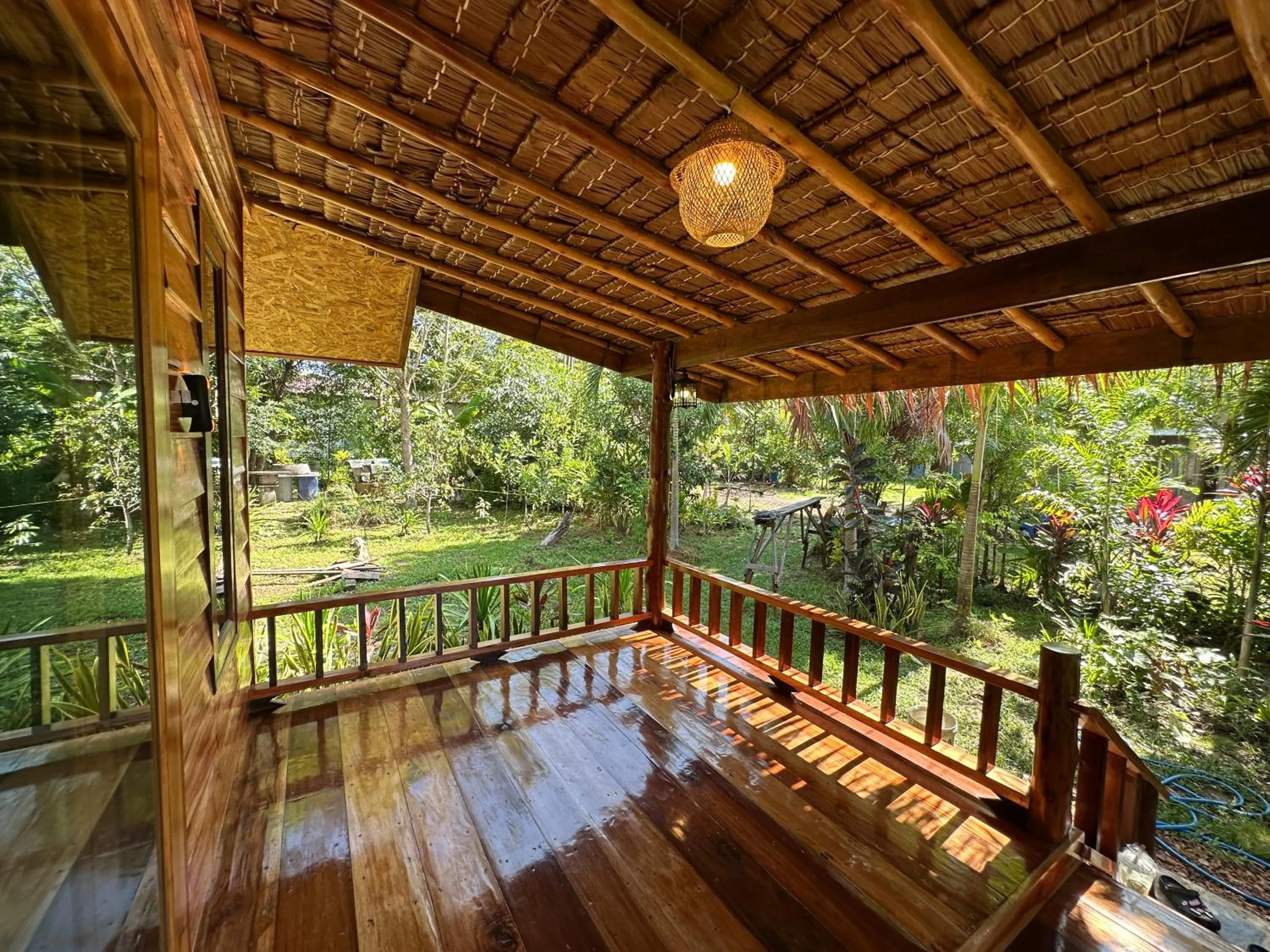 Koh Jum Bungalow & Hostel