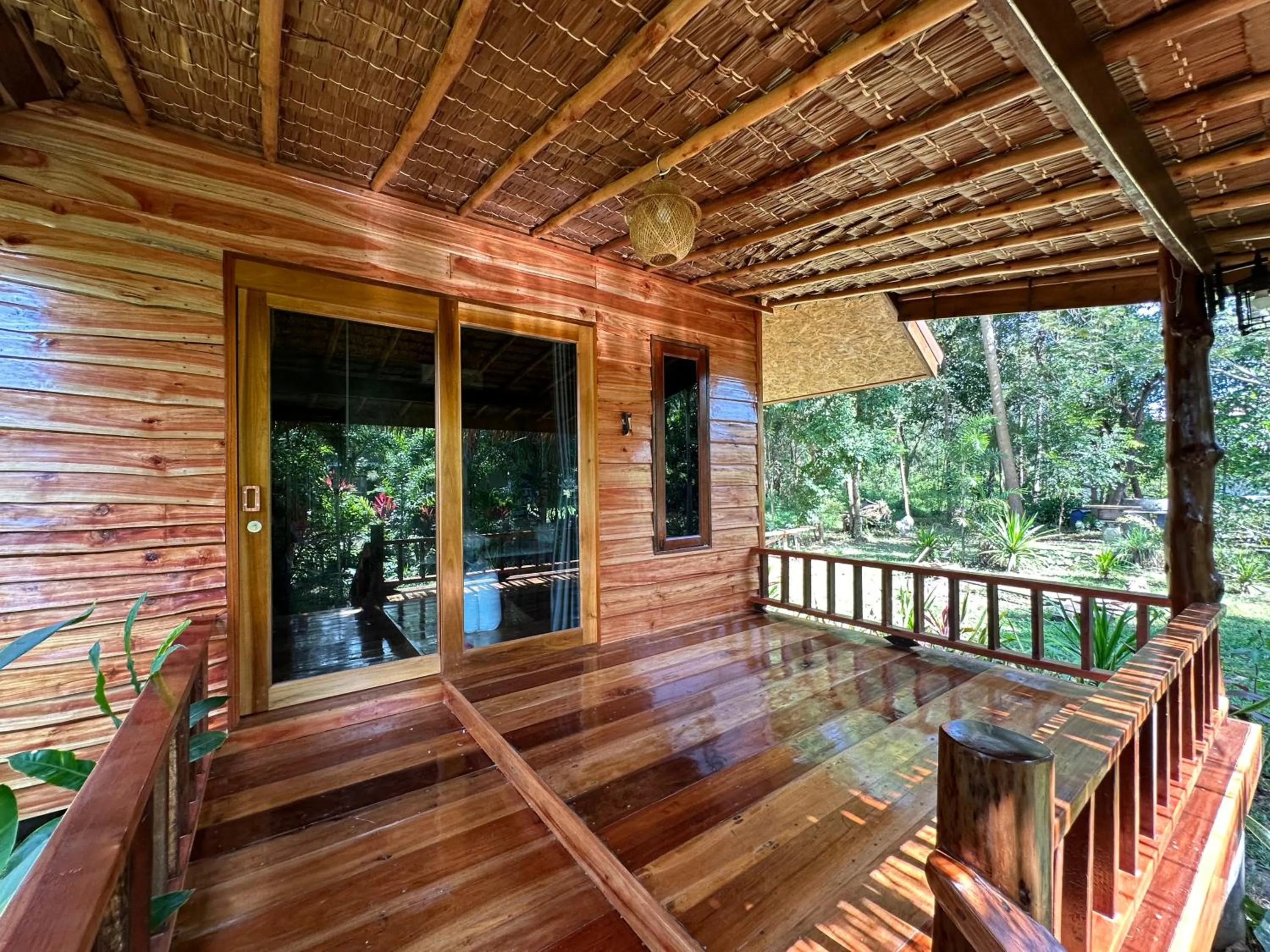 Koh Jum Bungalow & Hostel