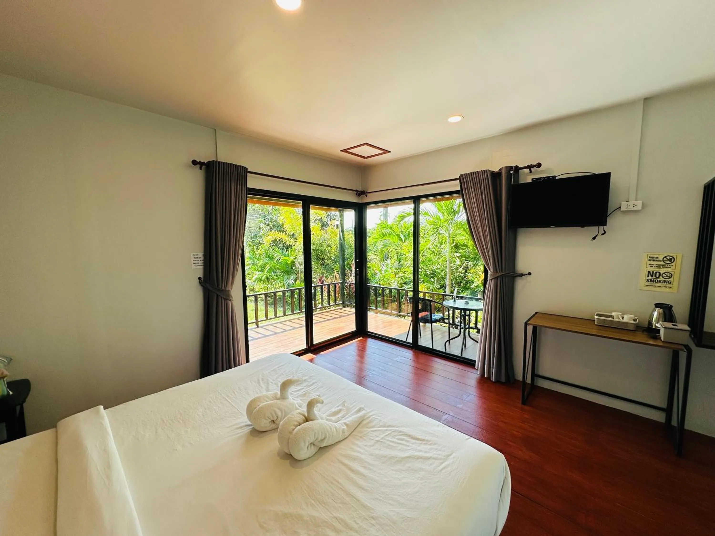 Bed in Koh Jum Bungalow & Hostel