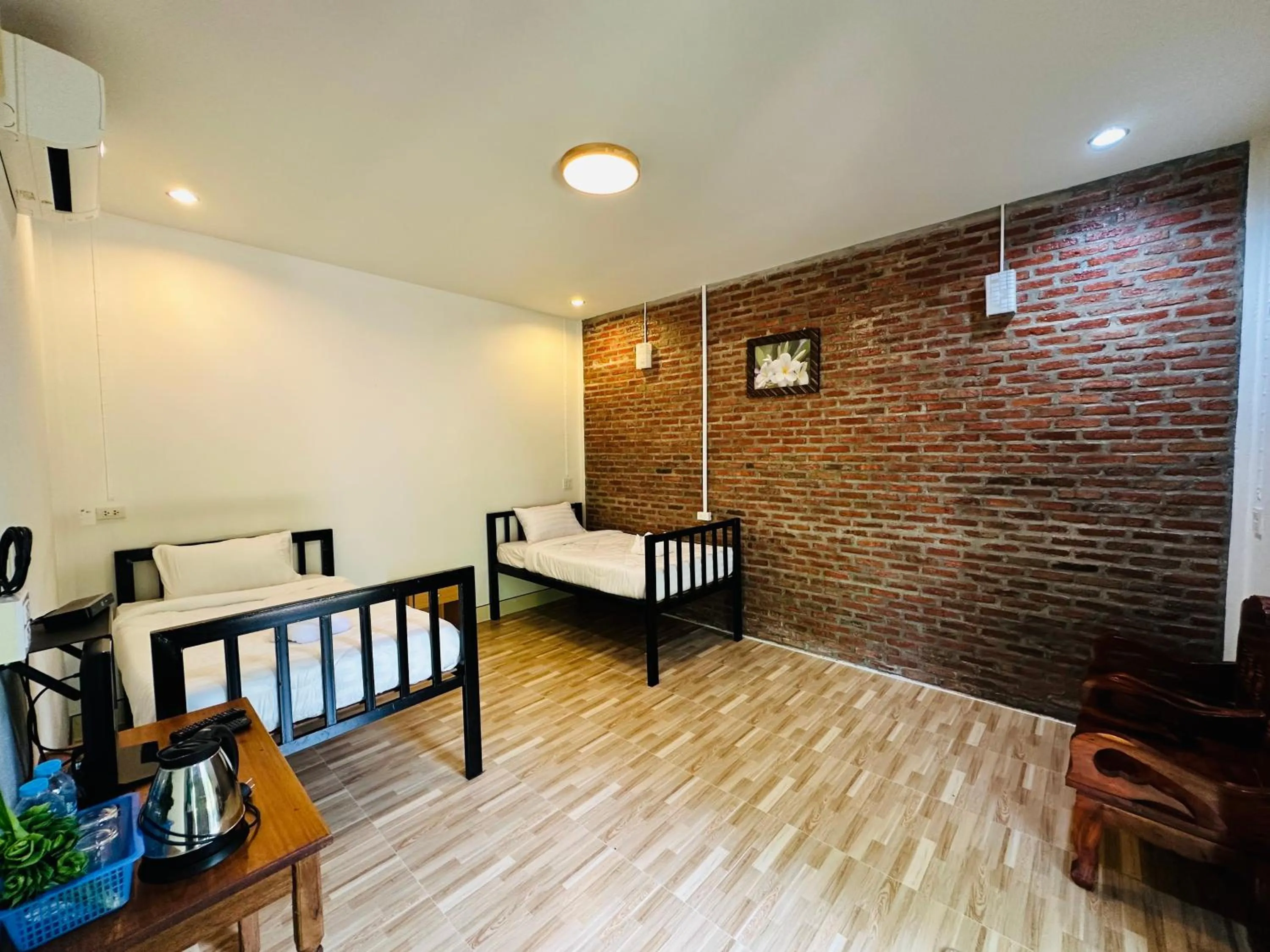 Koh Jum Bungalow & Hostel