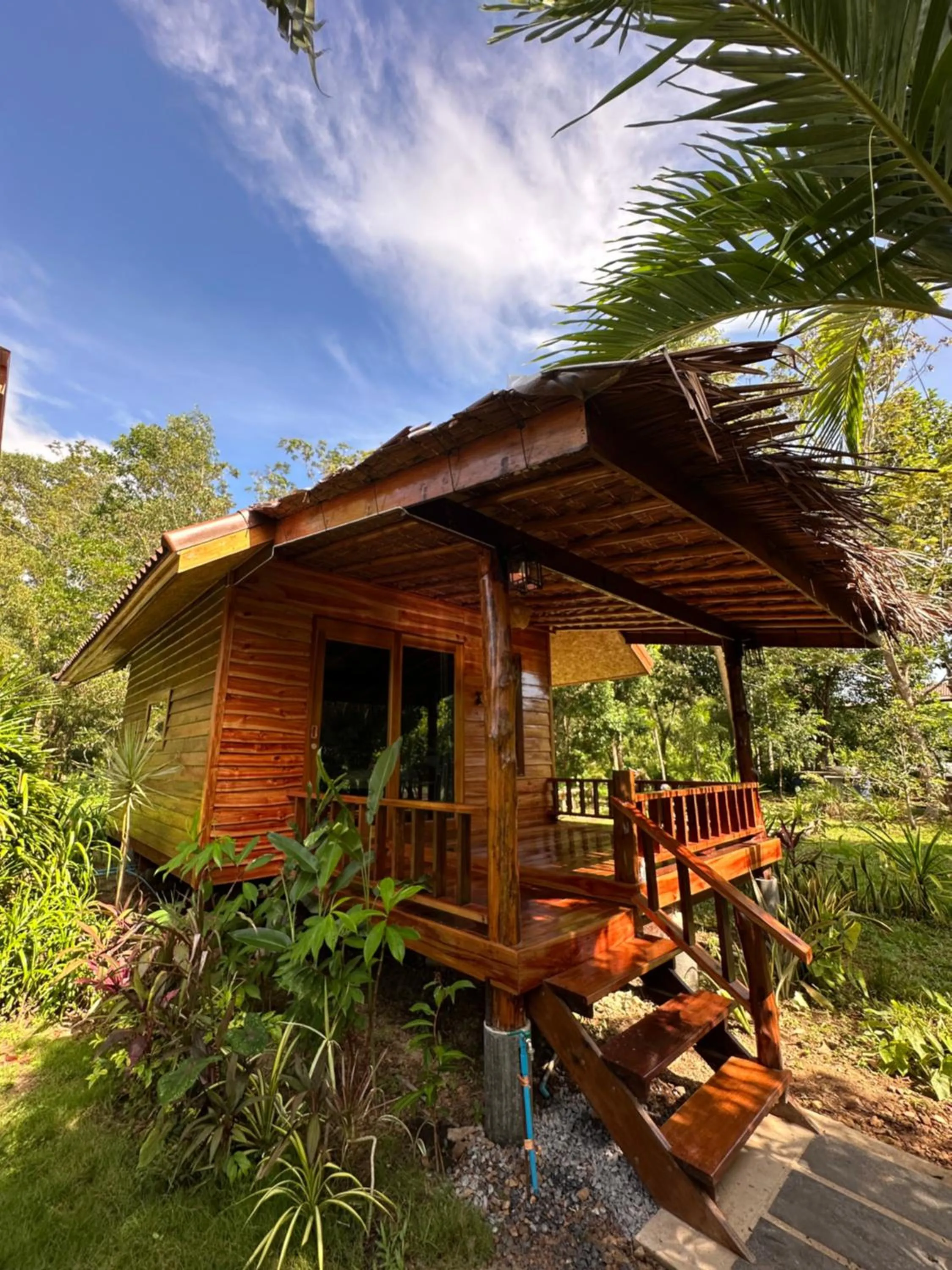 Koh Jum Bungalow & Hostel