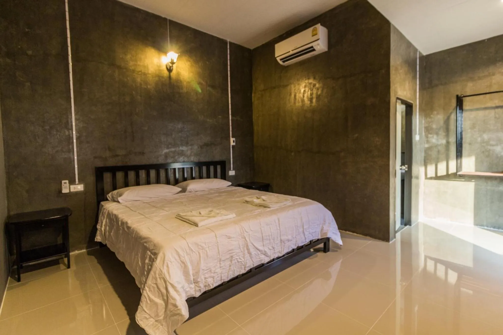 Photo of the whole room, Bed in Koh Jum Bungalow & Hostel