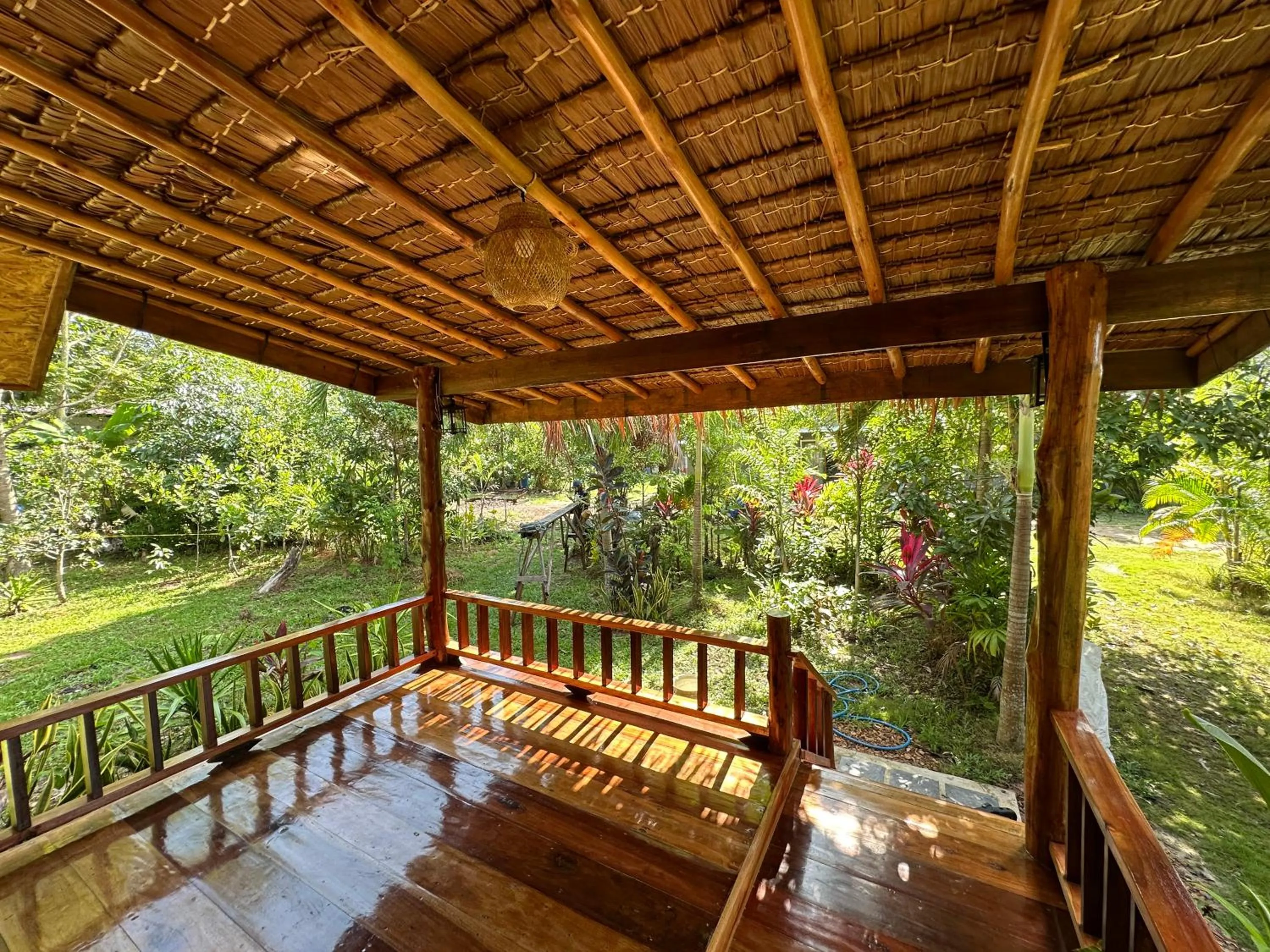 Koh Jum Bungalow & Hostel