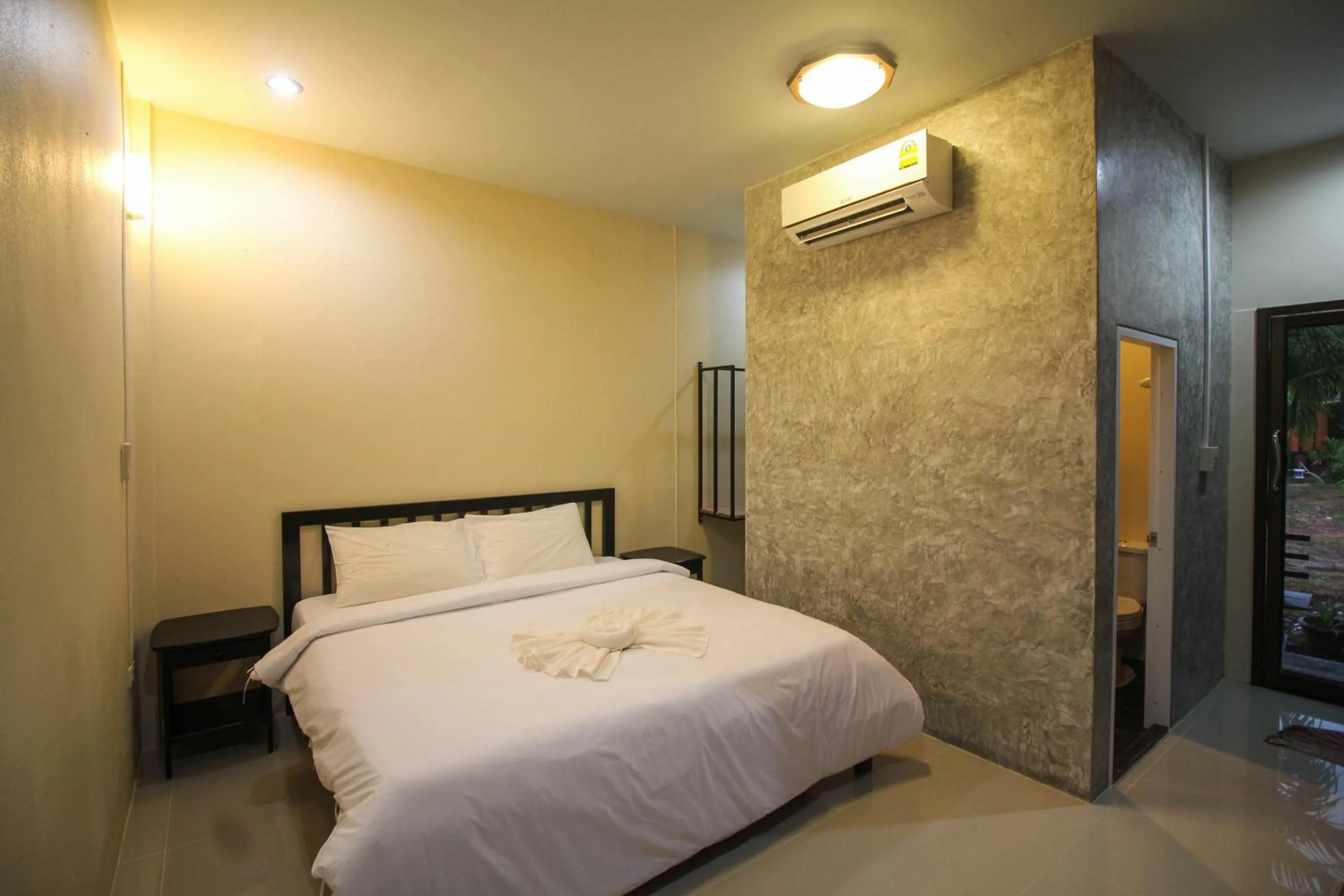 Bed in Koh Jum Bungalow & Hostel