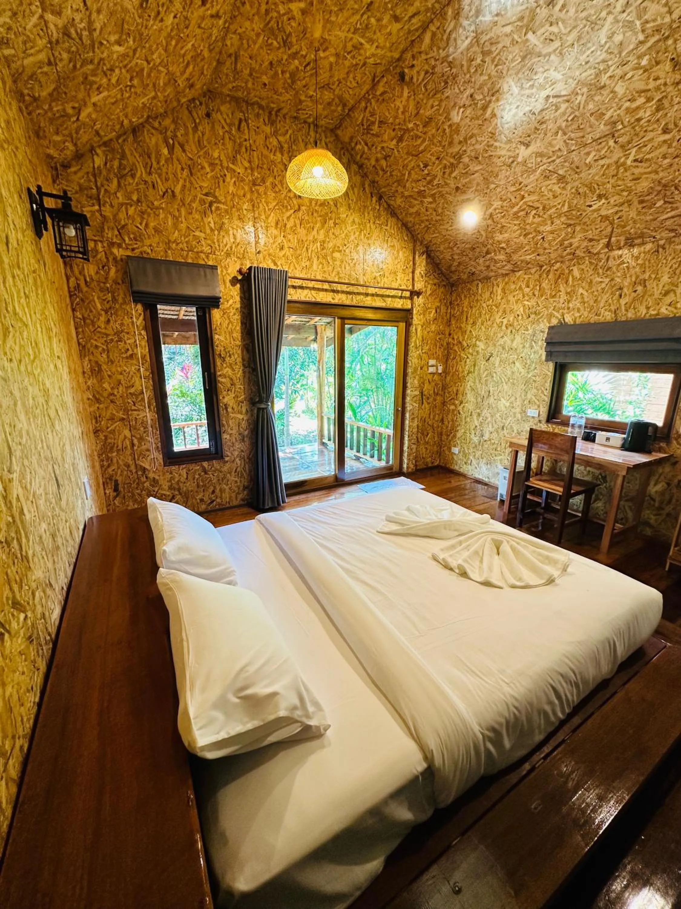 Bed in Koh Jum Bungalow & Hostel
