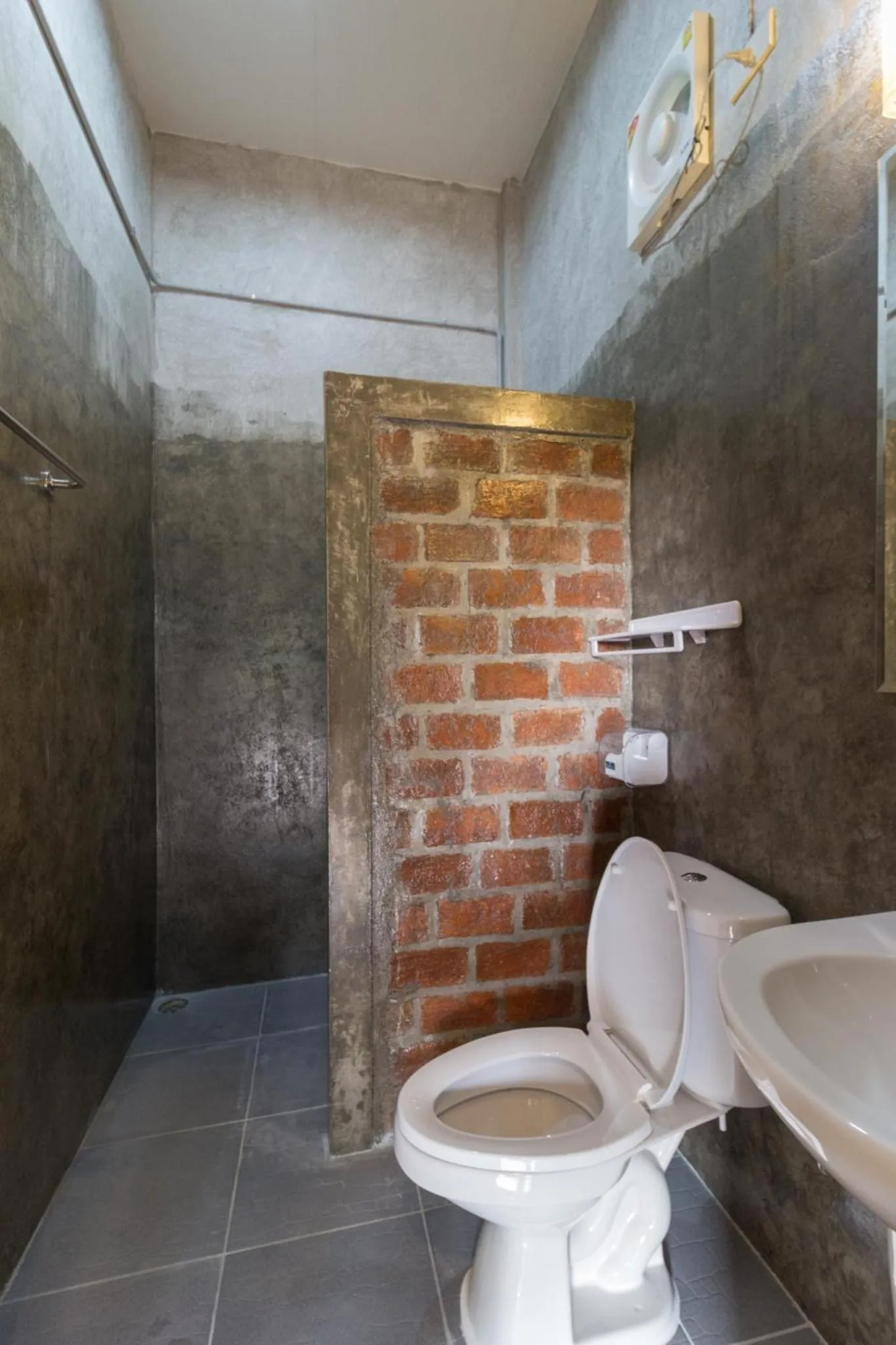 Photo of the whole room in Koh Jum Bungalow & Hostel