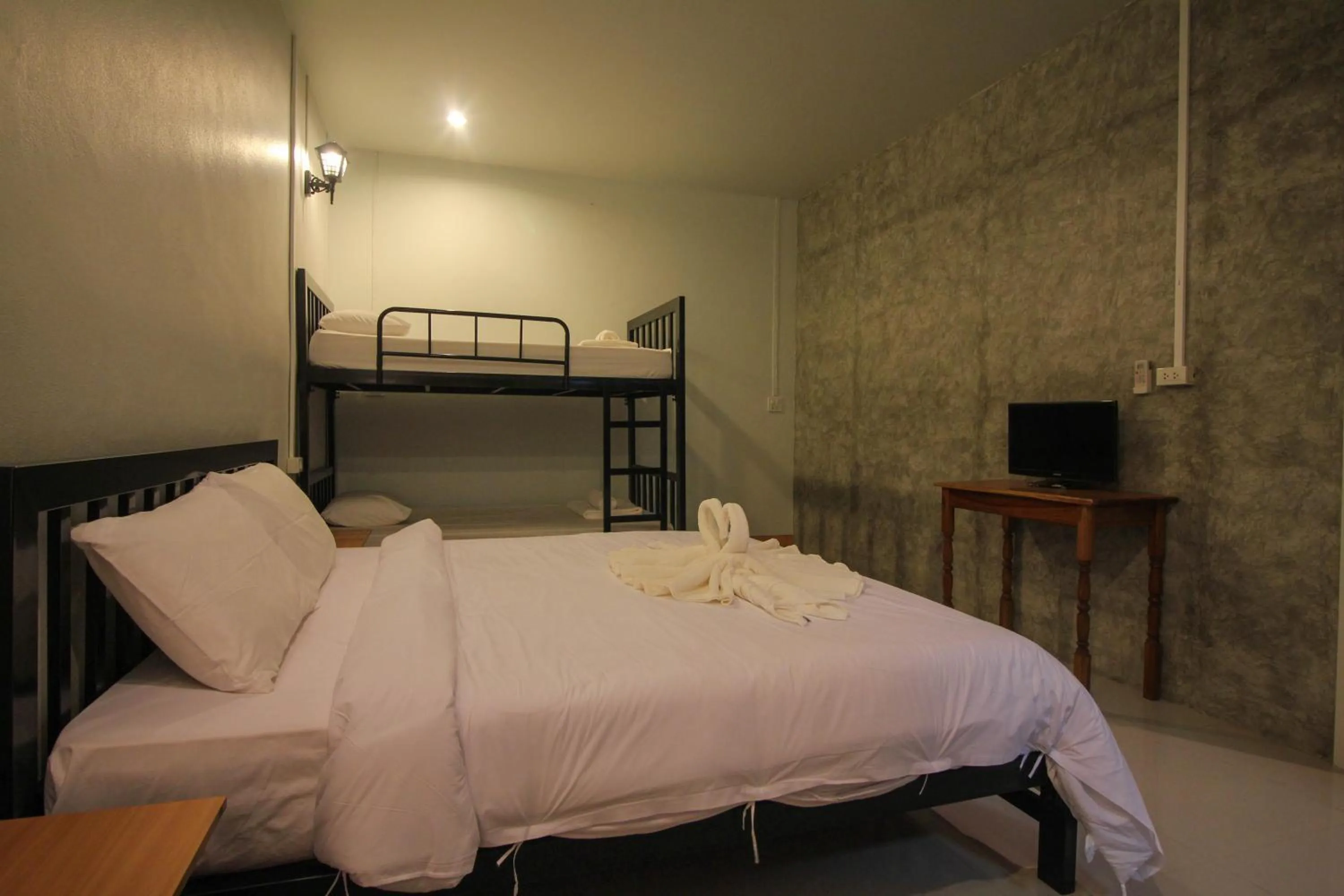 Bed in Koh Jum Bungalow & Hostel