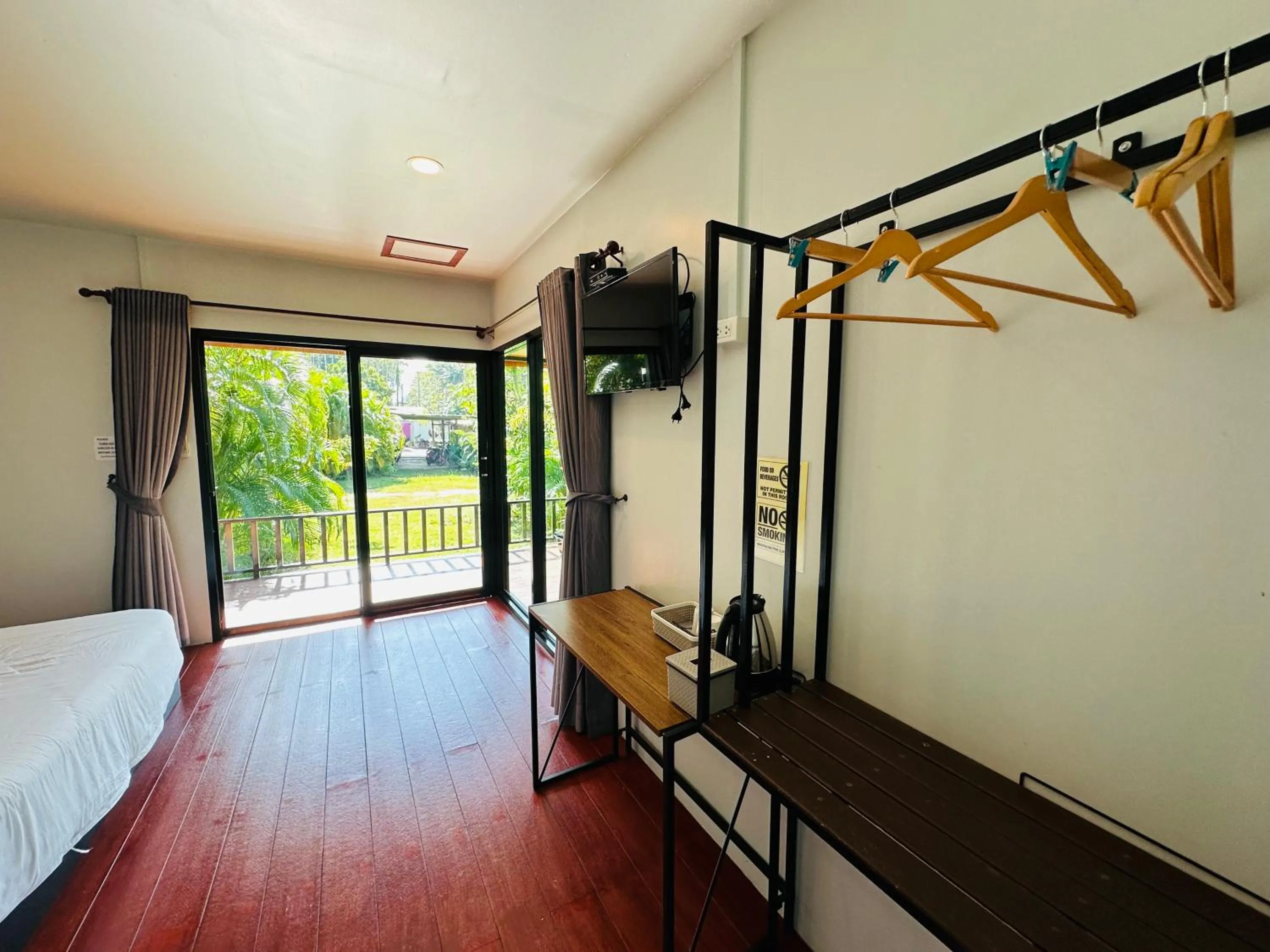 Bed in Koh Jum Bungalow & Hostel