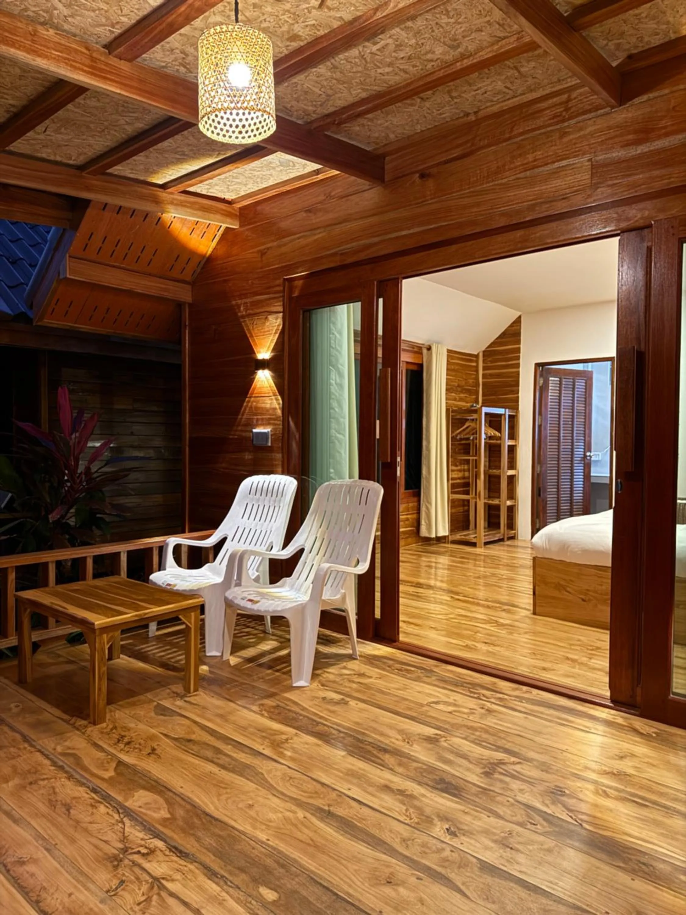 Koh Jum Bungalow & Hostel