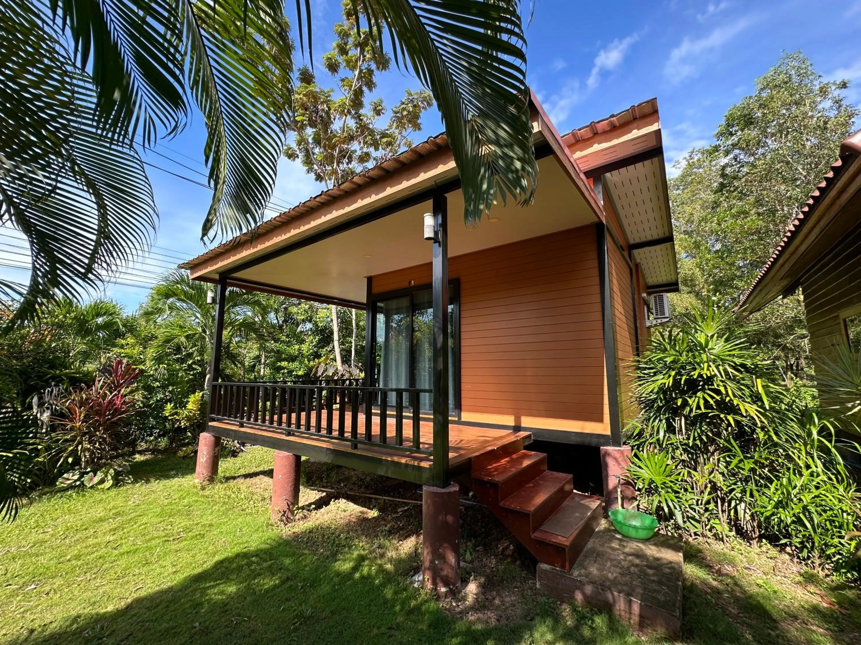 Koh Jum Bungalow & Hostel