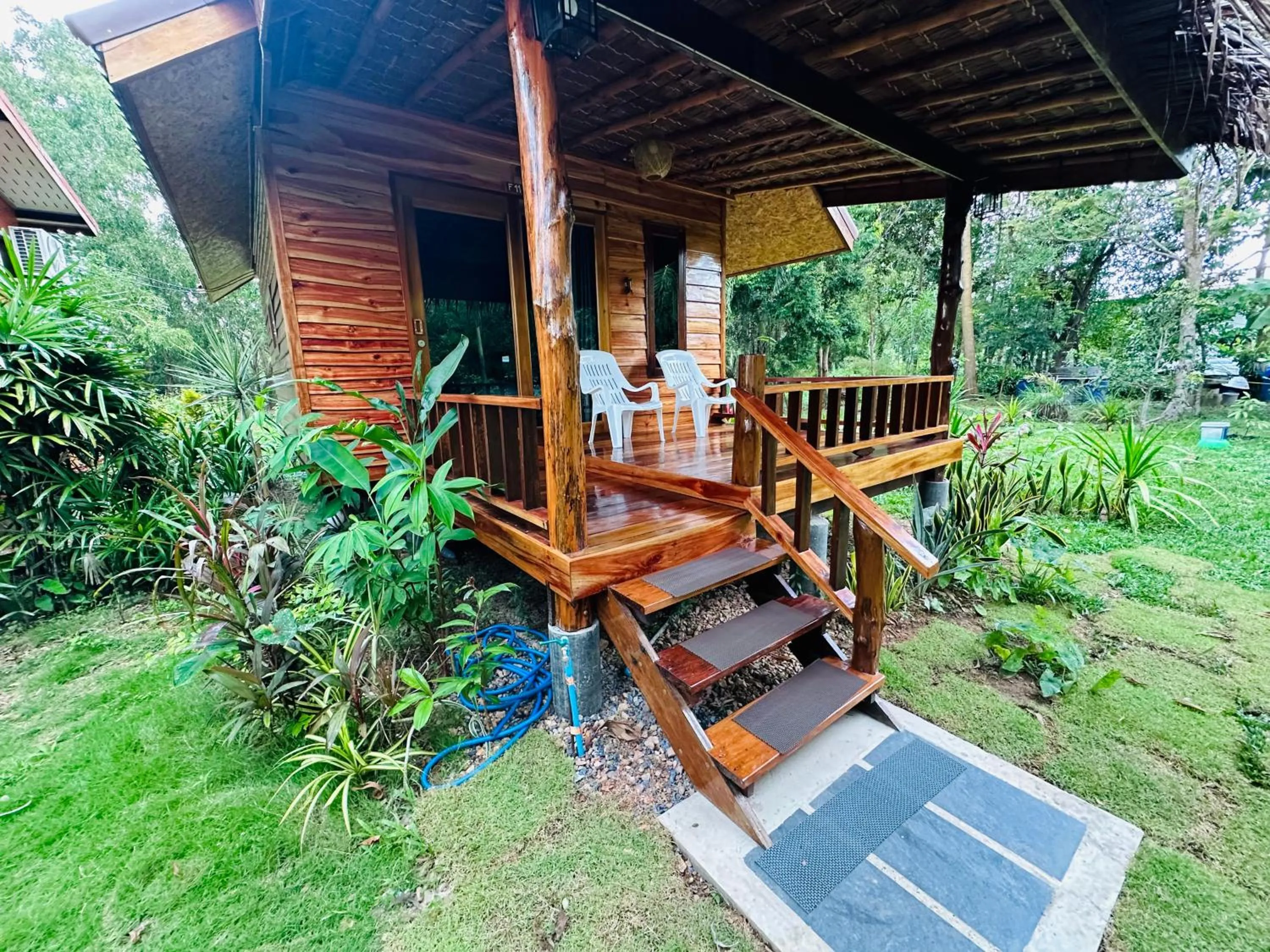 Koh Jum Bungalow & Hostel