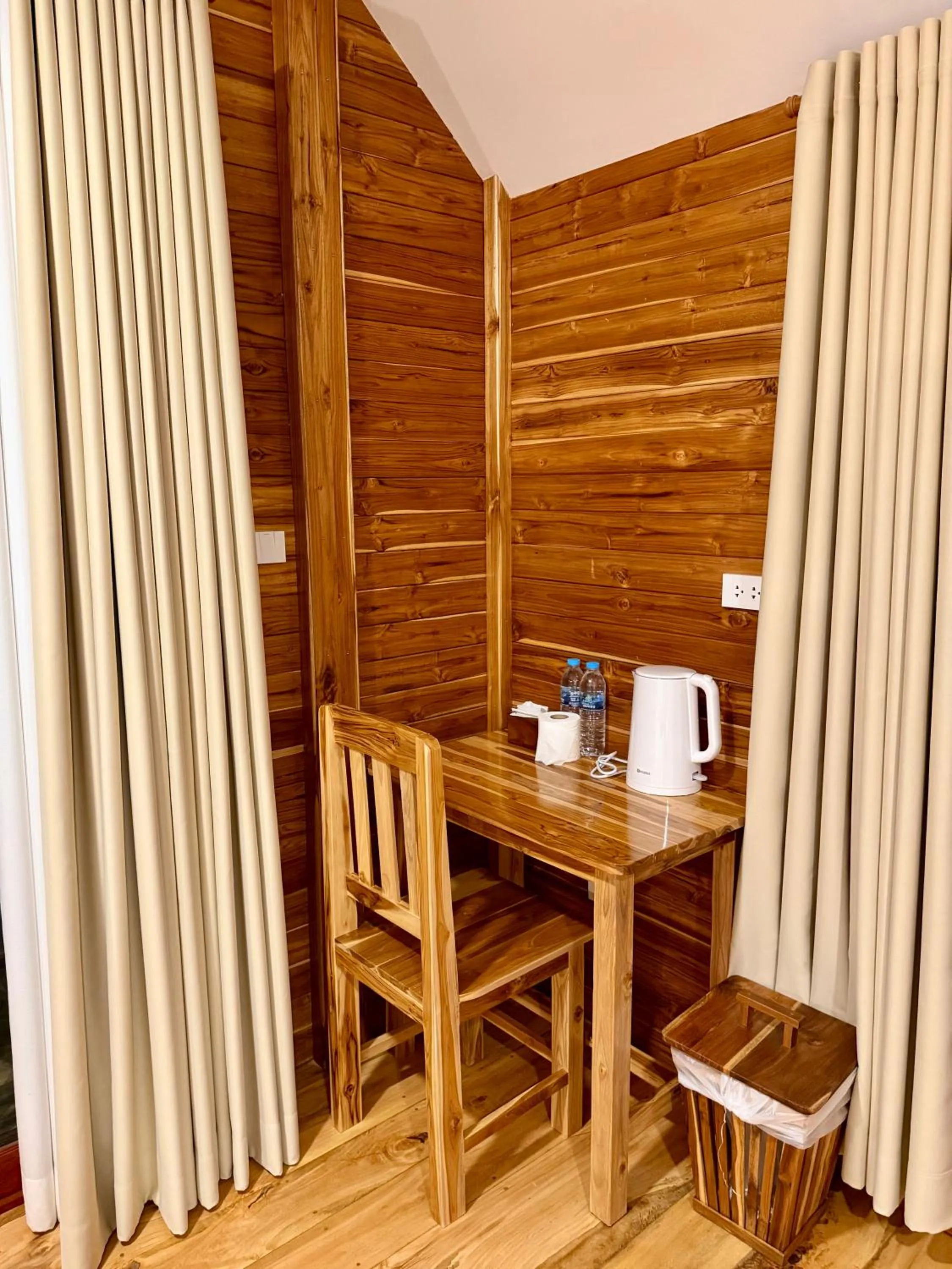 Koh Jum Bungalow & Hostel