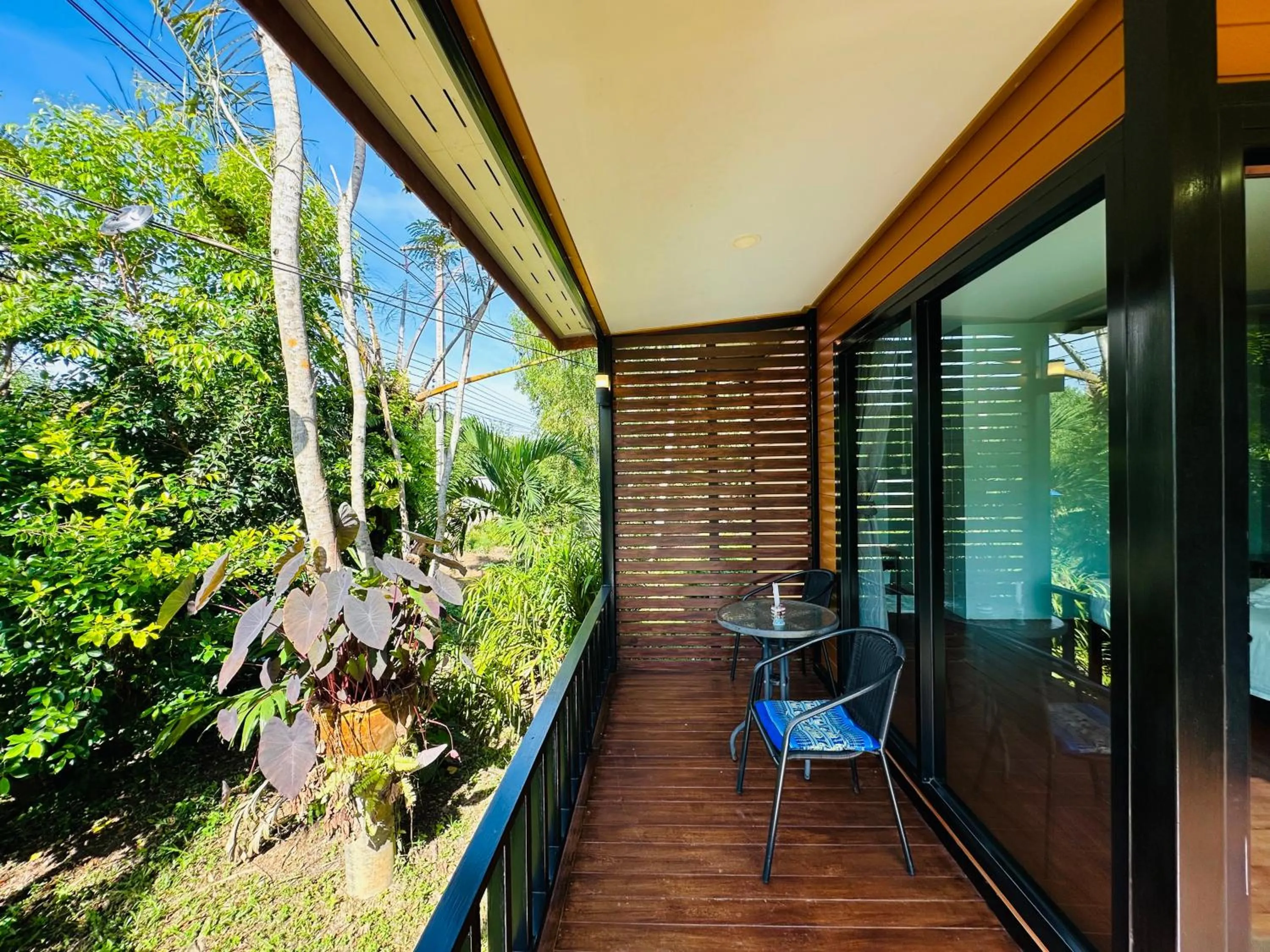 Koh Jum Bungalow & Hostel