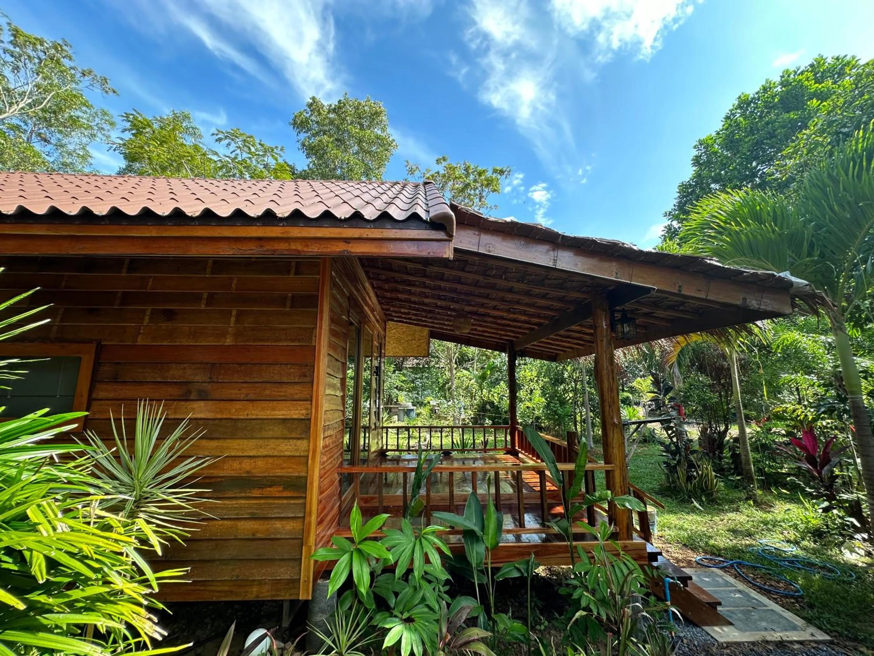Koh Jum Bungalow & Hostel