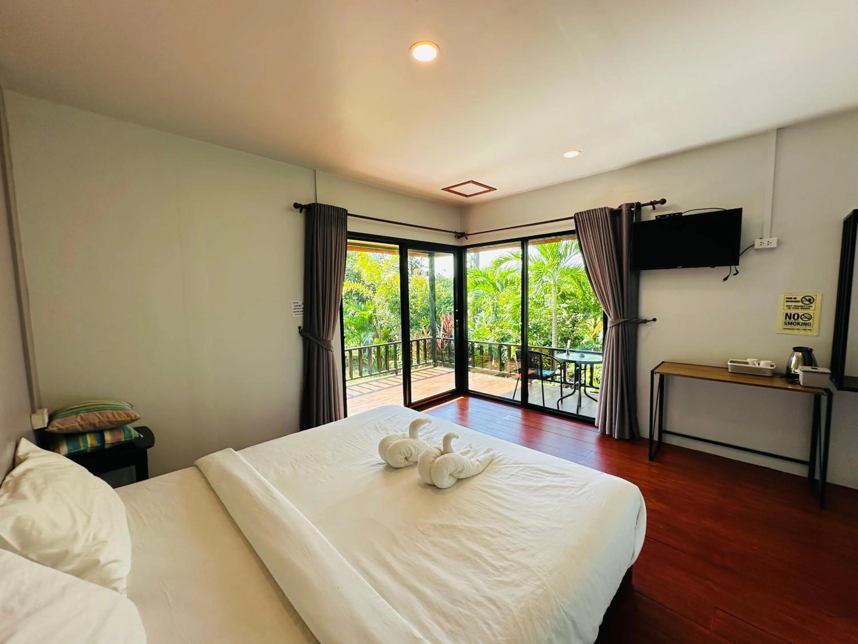 Bed in Koh Jum Bungalow & Hostel