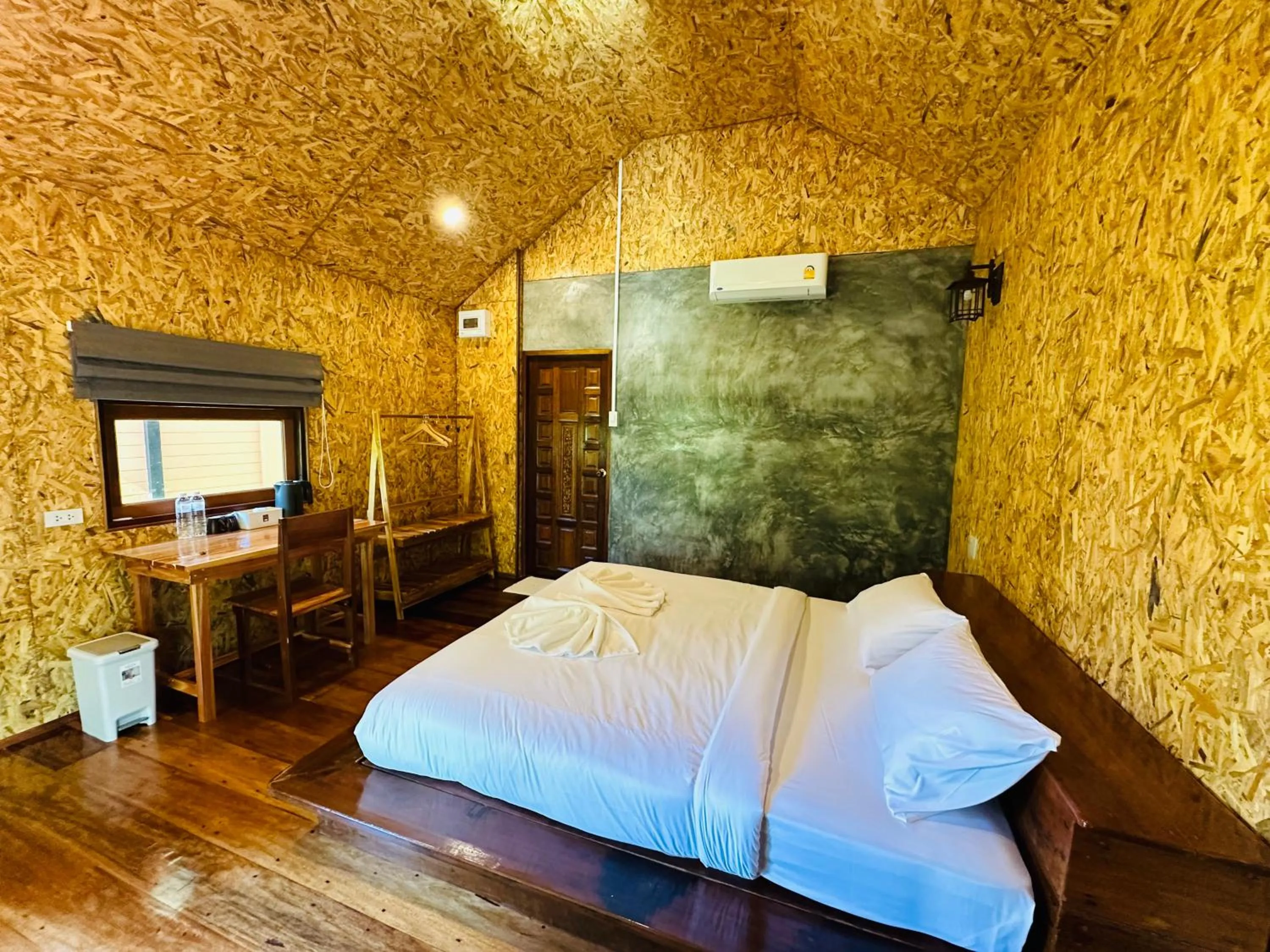 Bed in Koh Jum Bungalow & Hostel