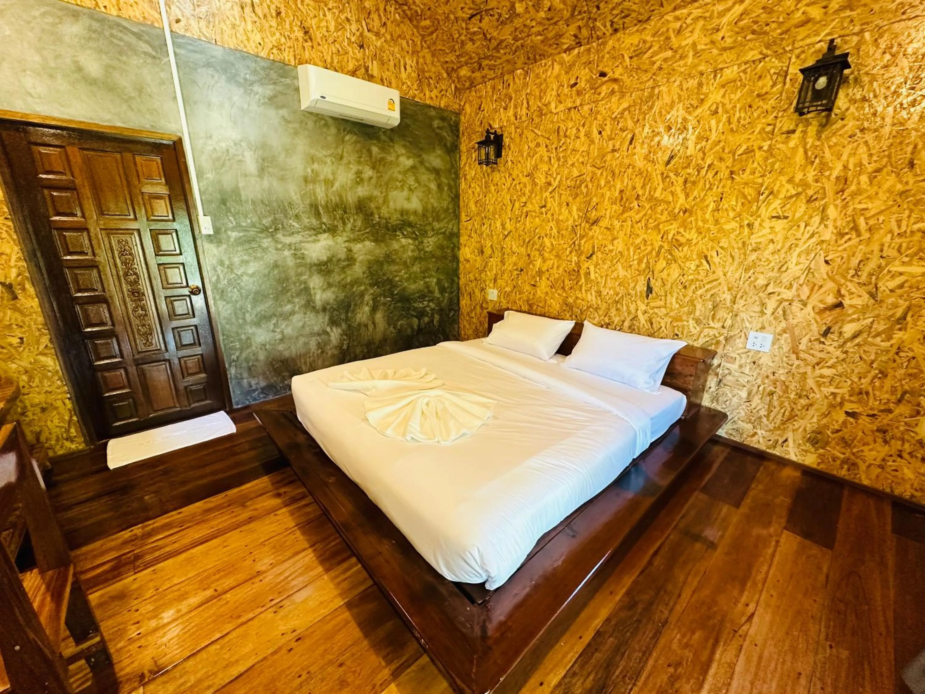 Bed in Koh Jum Bungalow & Hostel