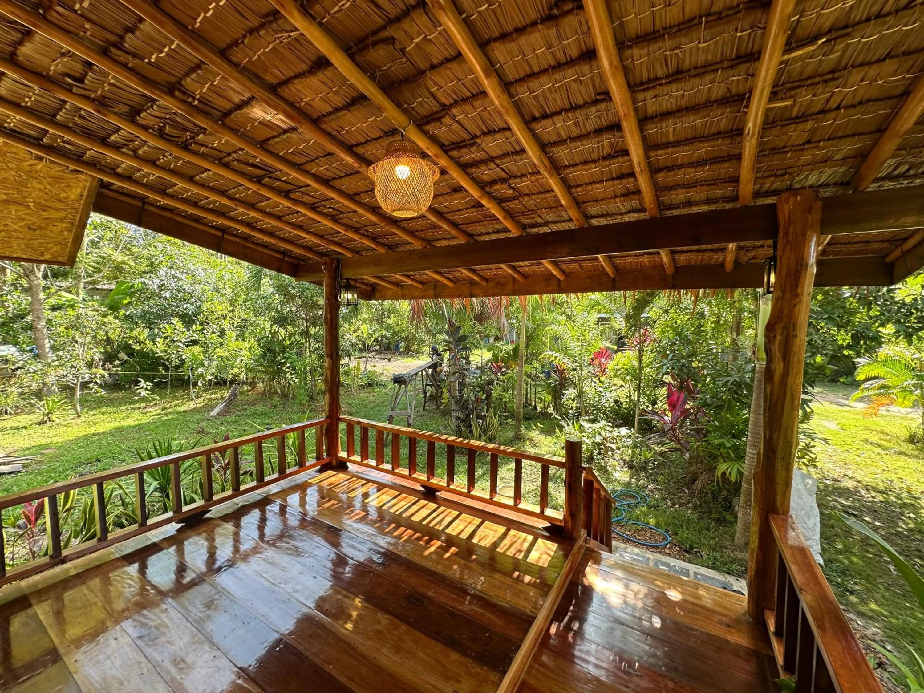 Koh Jum Bungalow & Hostel