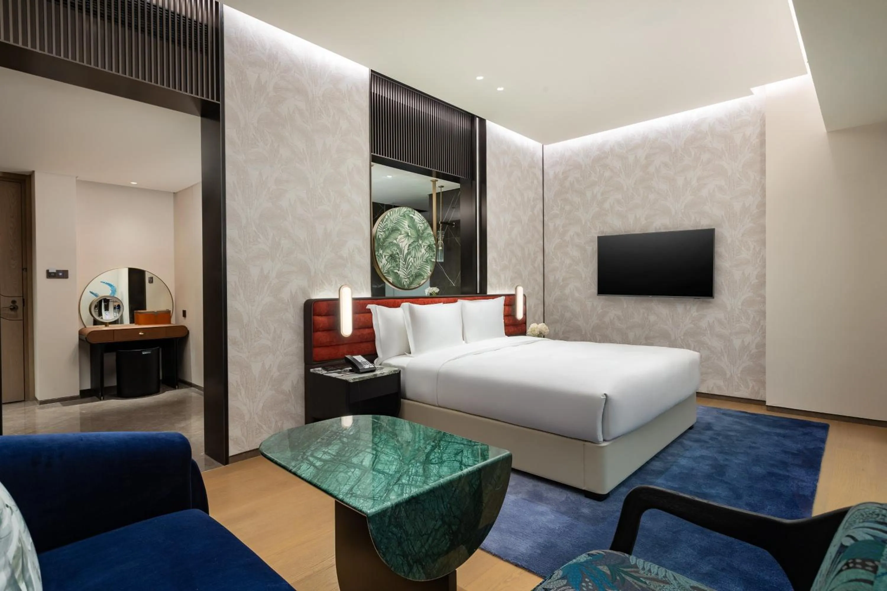 Photo of the whole room, Bed in Hotel Indigo Zhuhai Hengqin by IHG