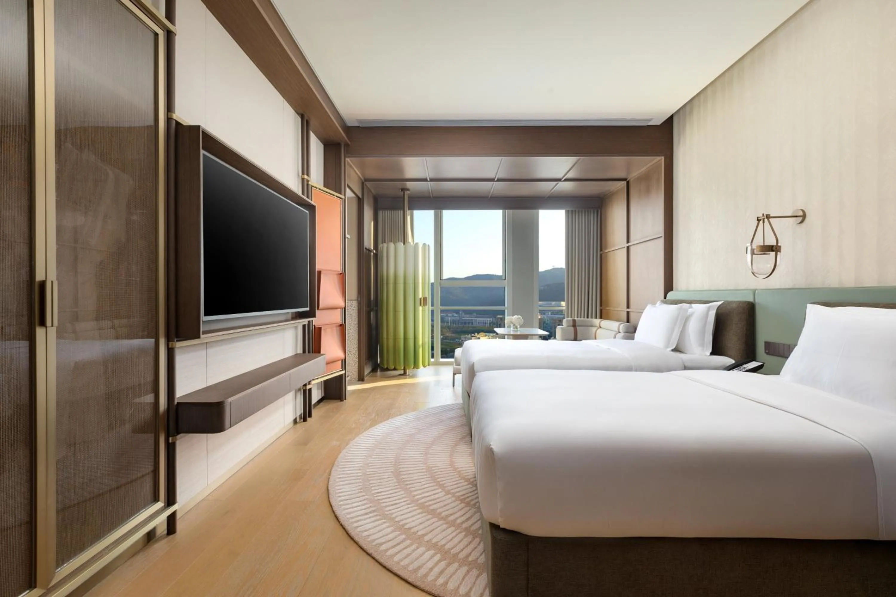 Photo of the whole room, Bed in Hotel Indigo Zhuhai Hengqin by IHG