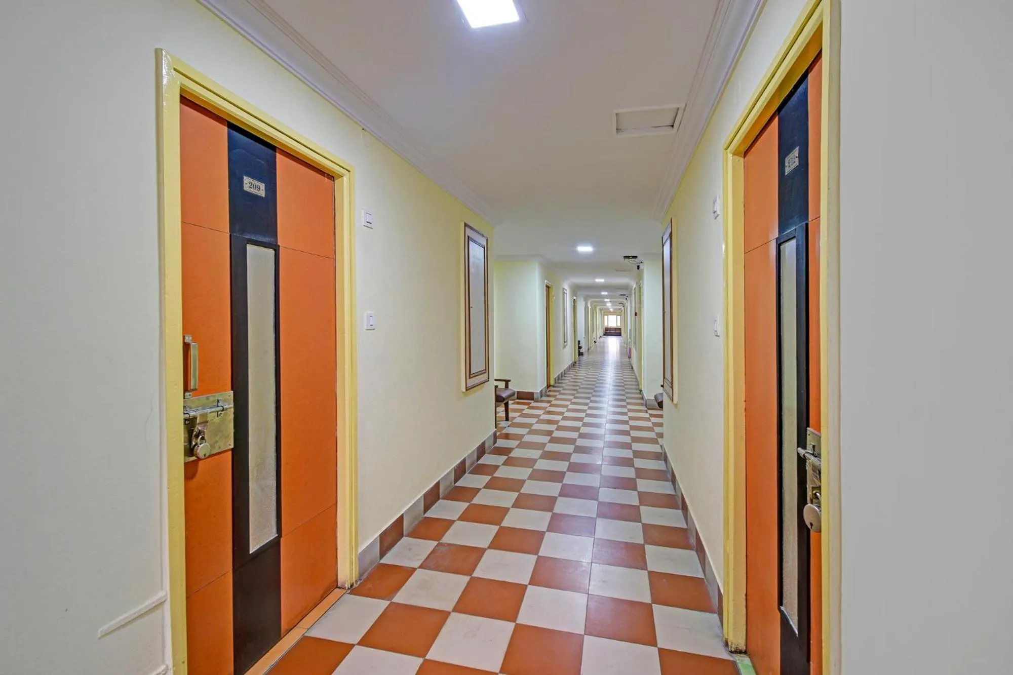 Lobby or reception in FabHotel Ranjit Residency
