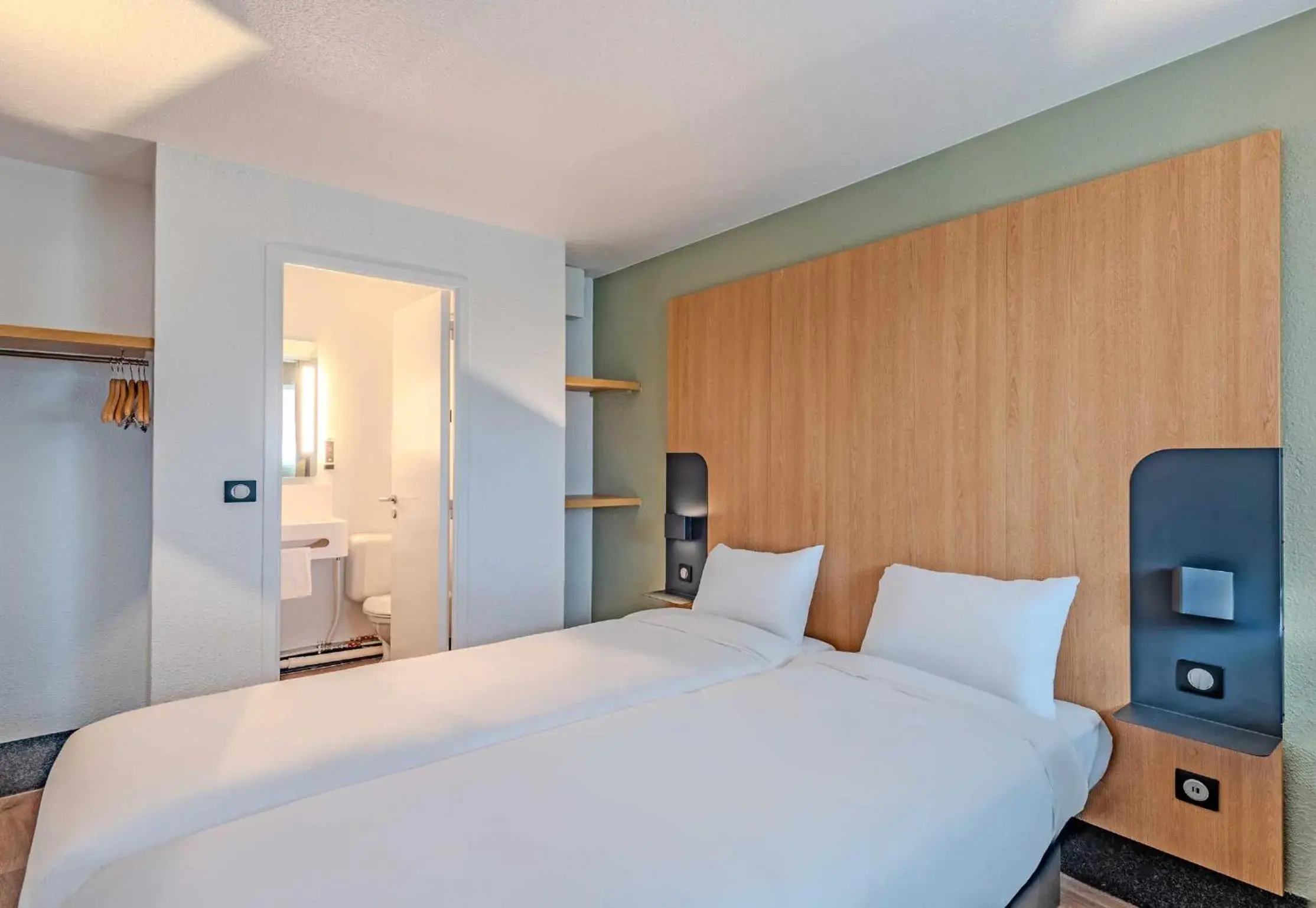 Twin Room - Non-Smoking in B&B HOTEL Brest Kergaradec Aéroport Twin Room - Non-Smoking in B&B HOTEL Brest Kergaradec Aéroport