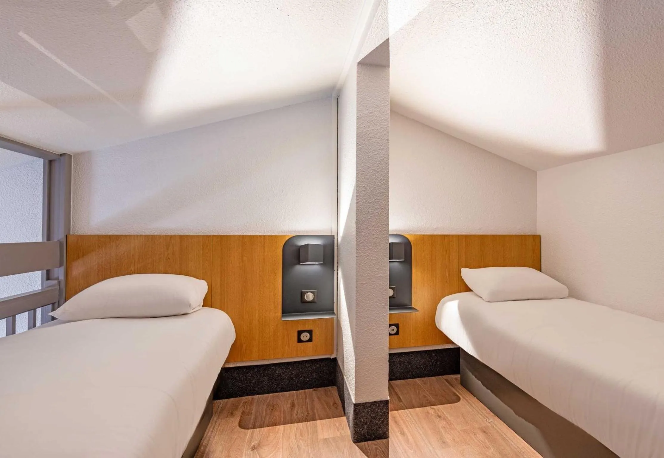 Photo of the whole room, Bed in B&B HOTEL Brest Kergaradec Aéroport