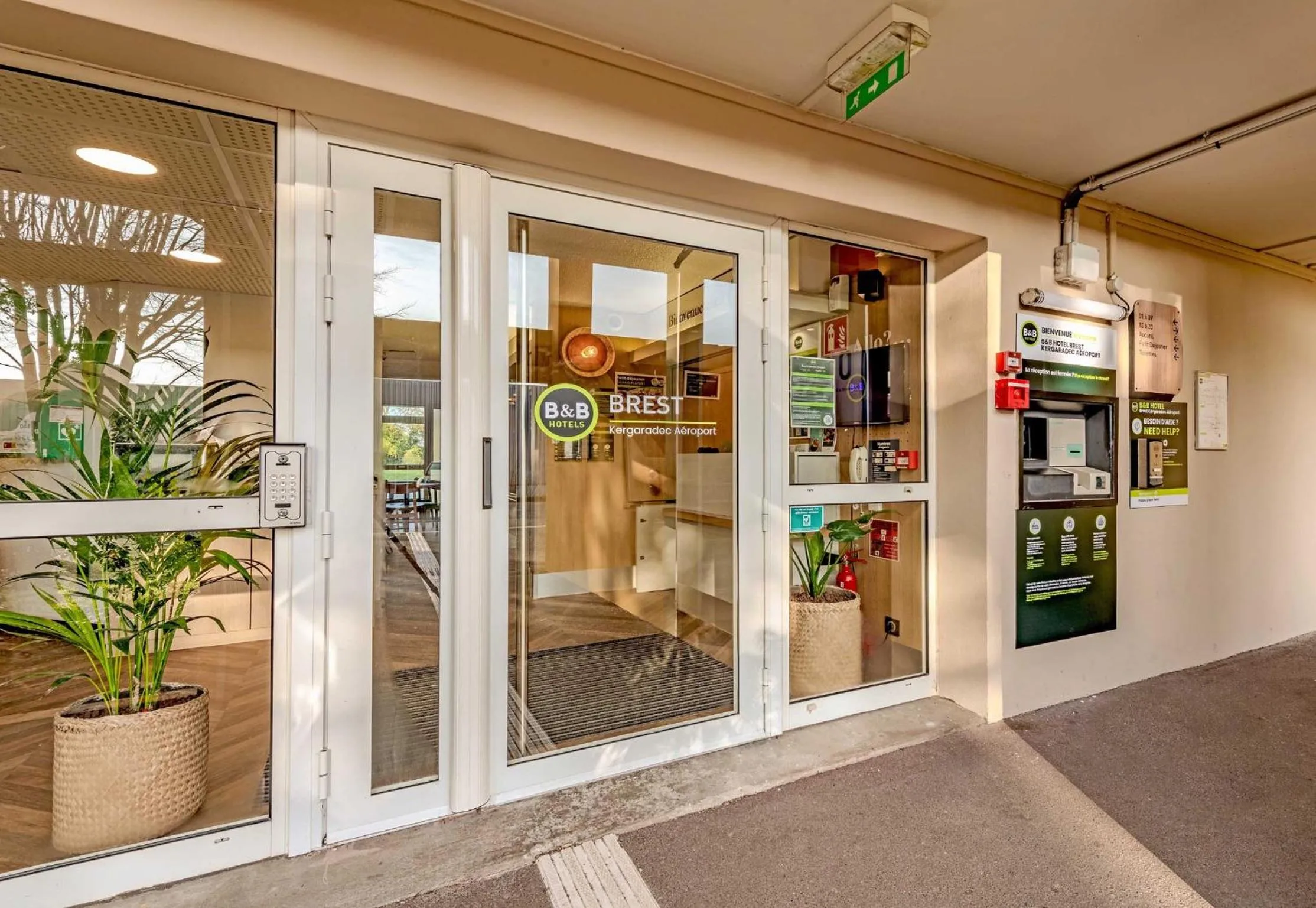 Facade/entrance in B&B HOTEL Brest Kergaradec Aéroport
