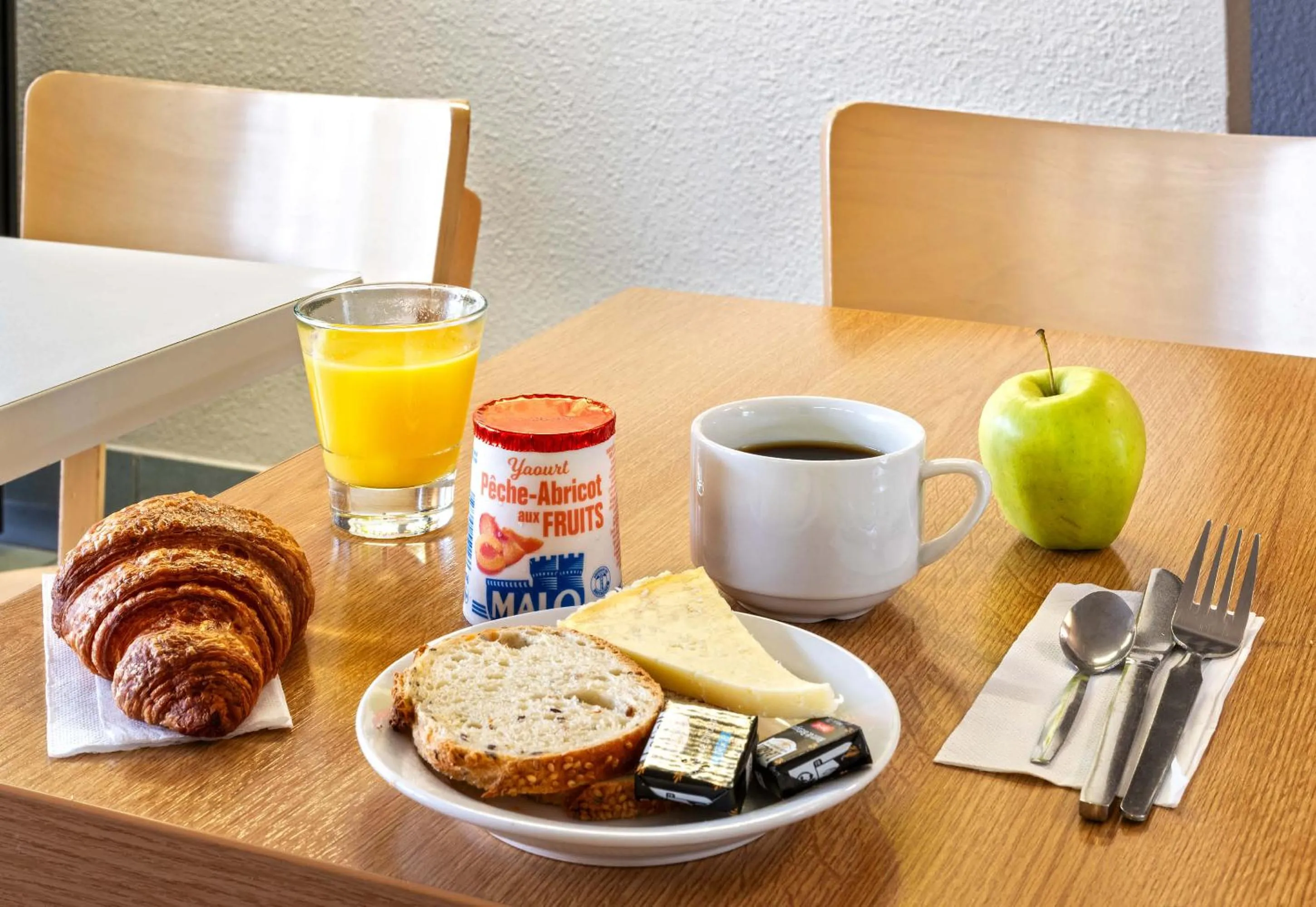 Breakfast in B&B HOTEL Brest Kergaradec Aéroport