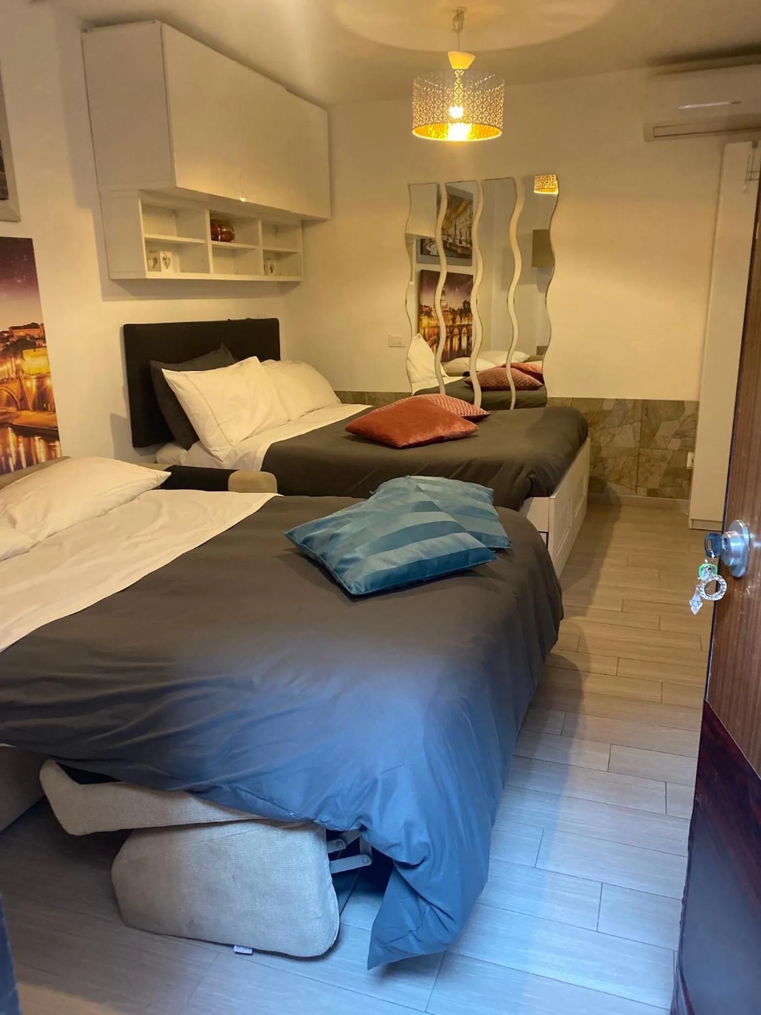 Photo of the whole room, Bed in Condotti Apartment