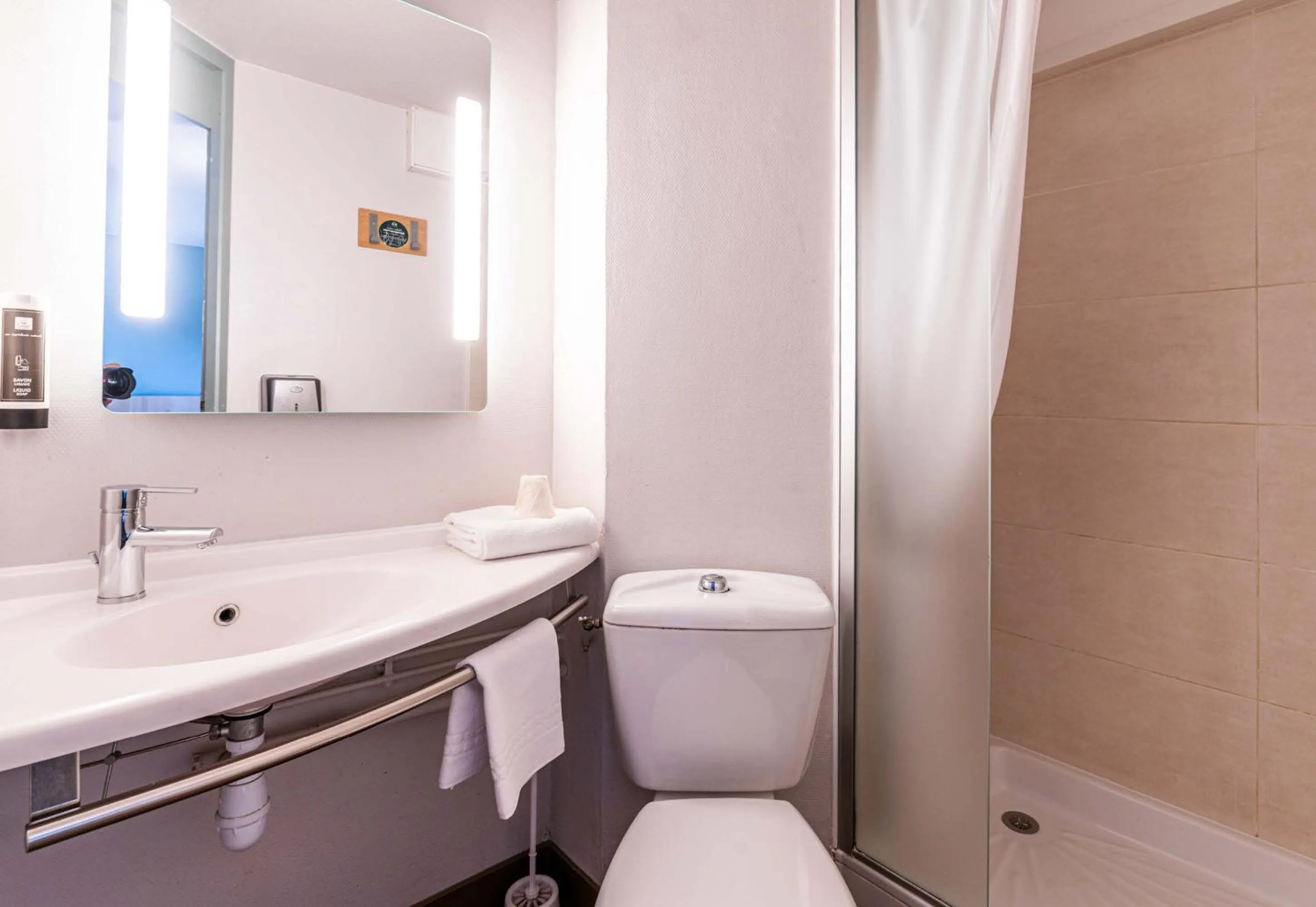 Bathroom in B&B HOTEL CHAMBERY La Cassine