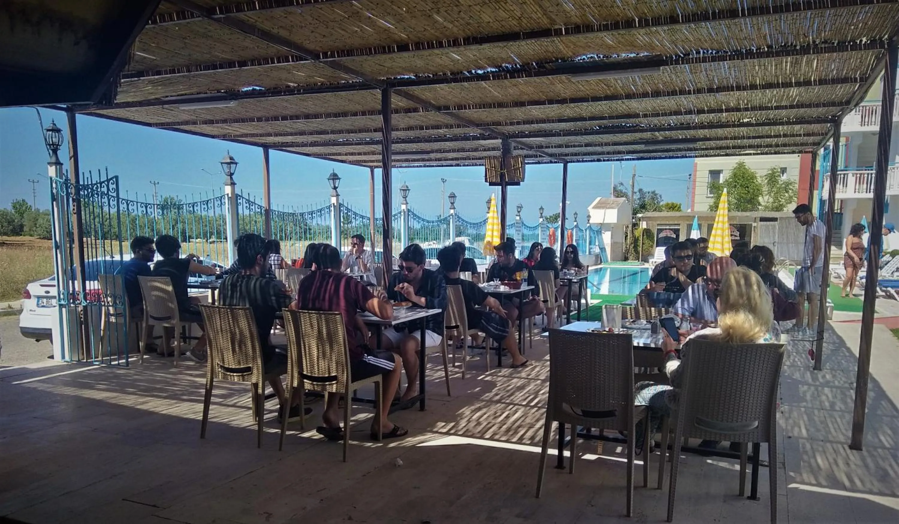 Restaurant/places to eat in Sunset Village