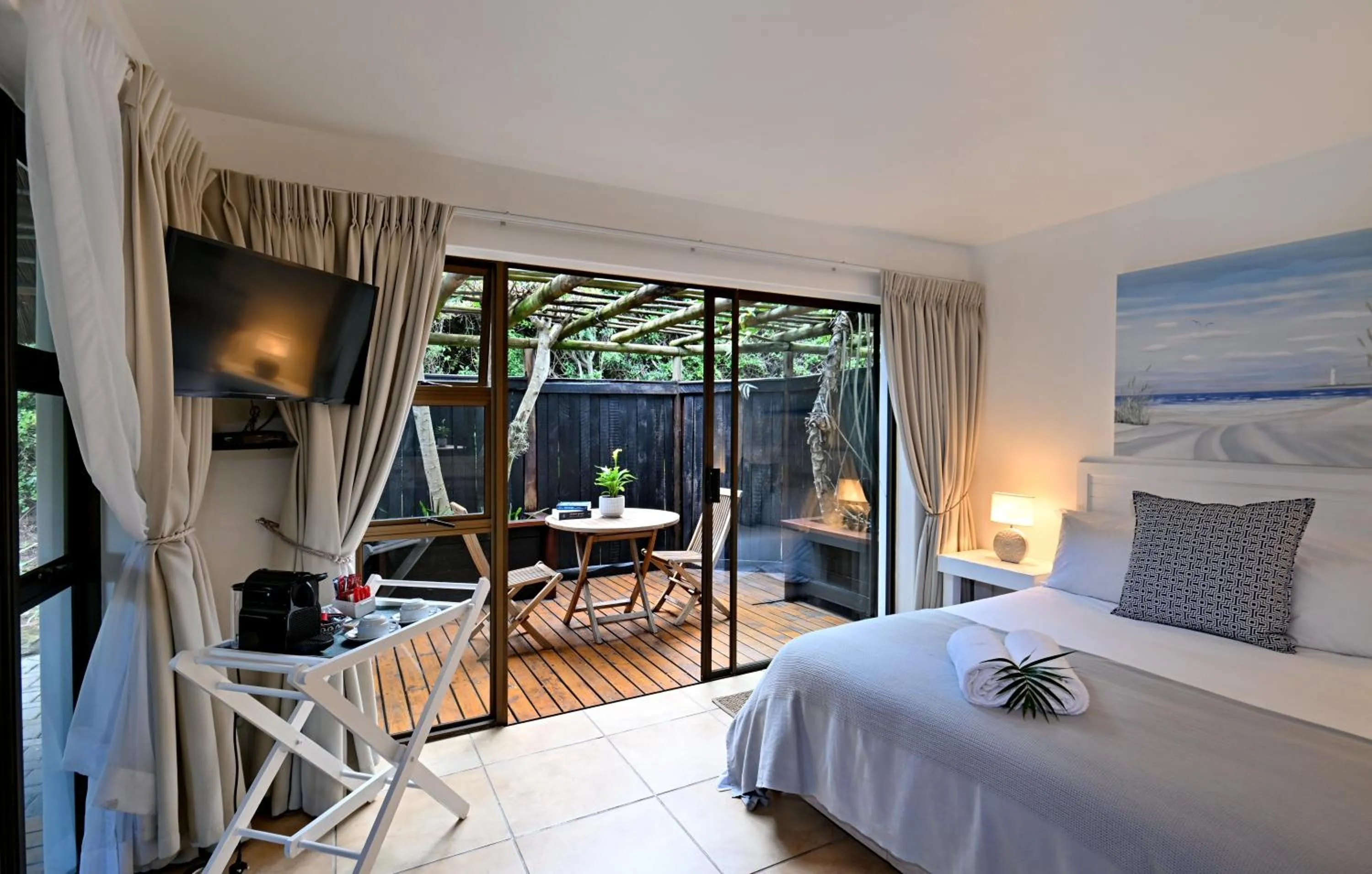 Photo of the whole room, Bed in BonBini Guest House