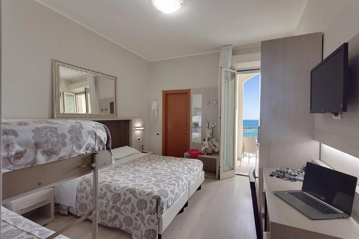 View (from property/room), Bed in Hotel San Giorgio