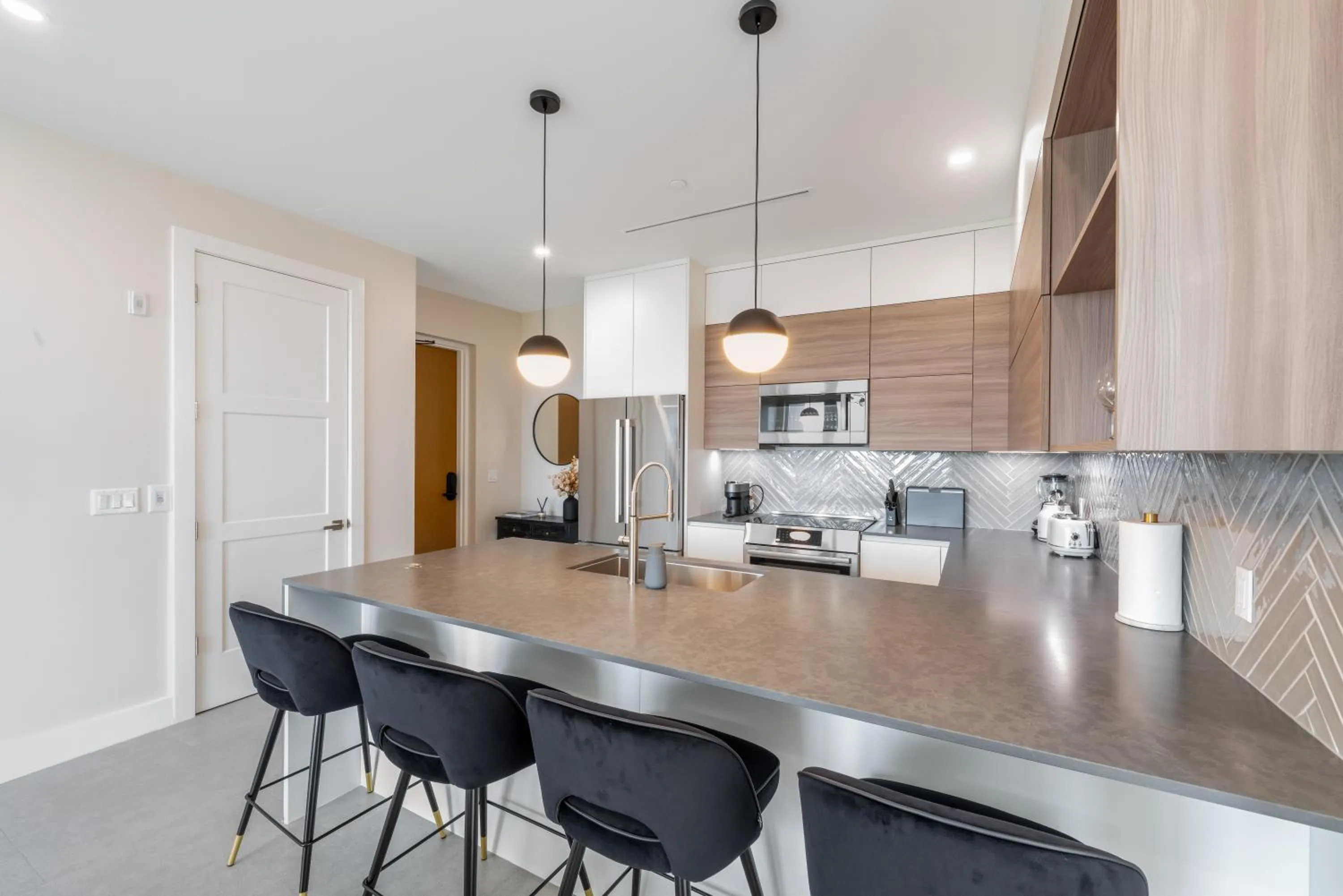 Kitchen or kitchenette in Point West Premier Rentals