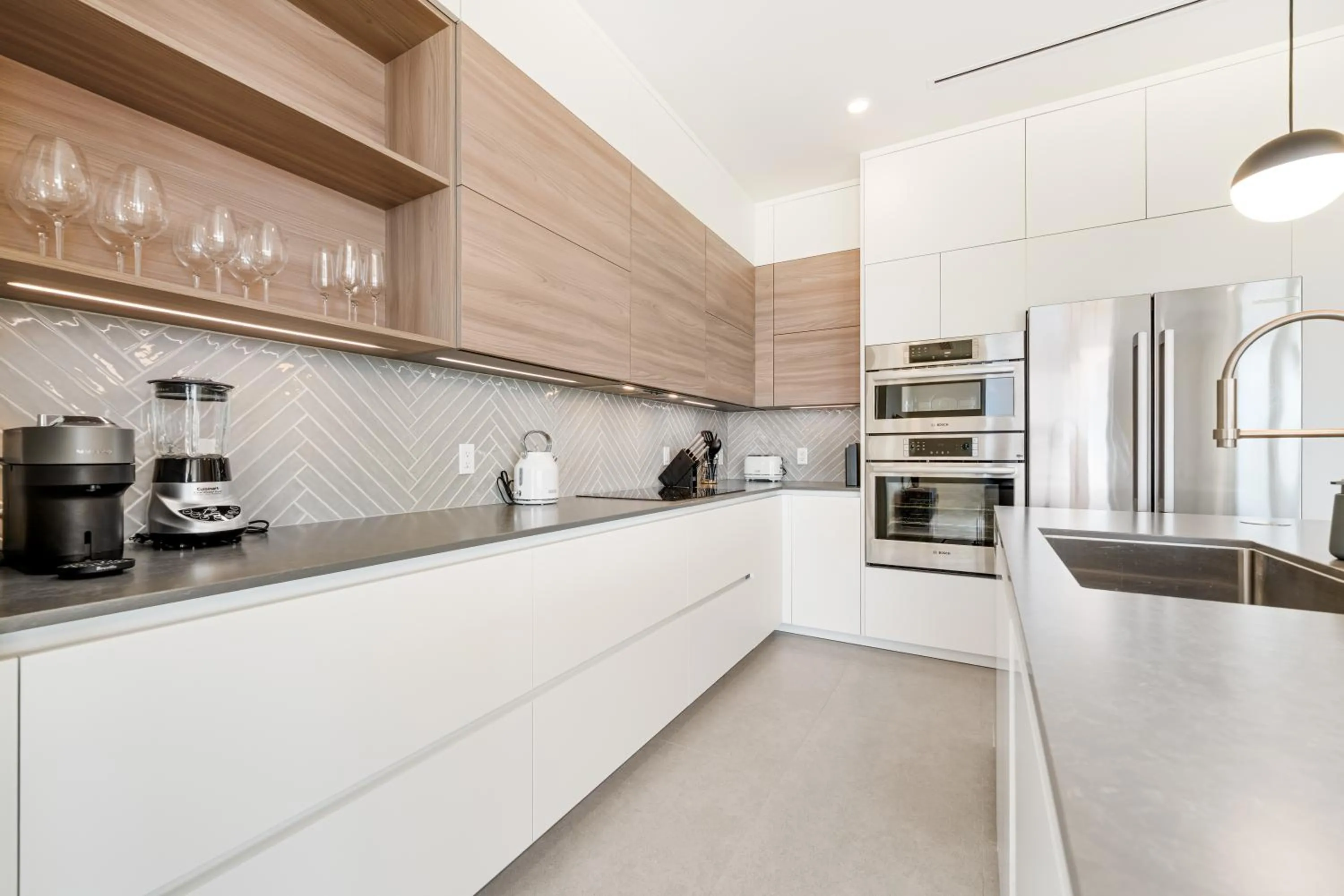 Kitchen or kitchenette in Point West Premier Rentals