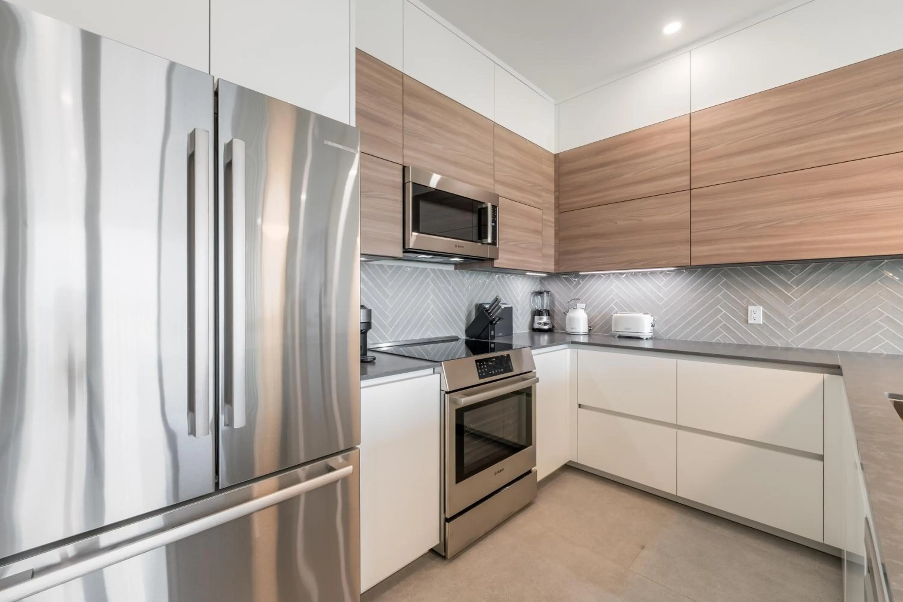 Kitchen or kitchenette in Point West Premier Rentals