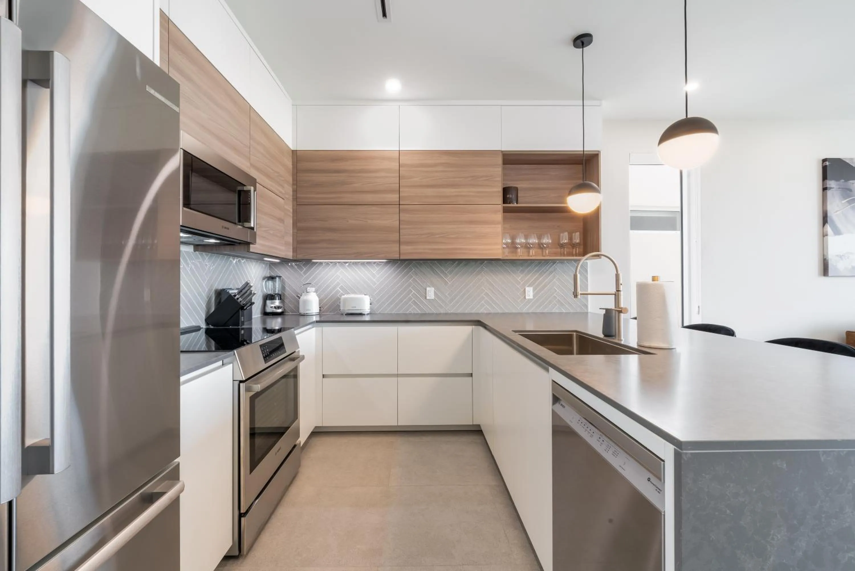 Kitchen or kitchenette in Point West Premier Rentals