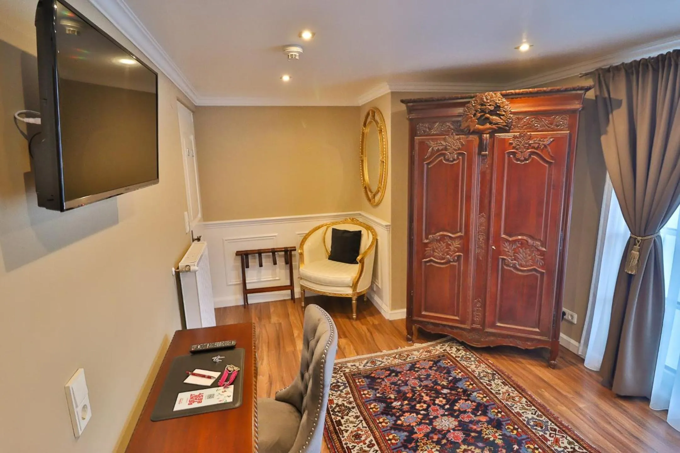 Living room, Bed in Schneider Hof Boutique-Hotel Garni Superior