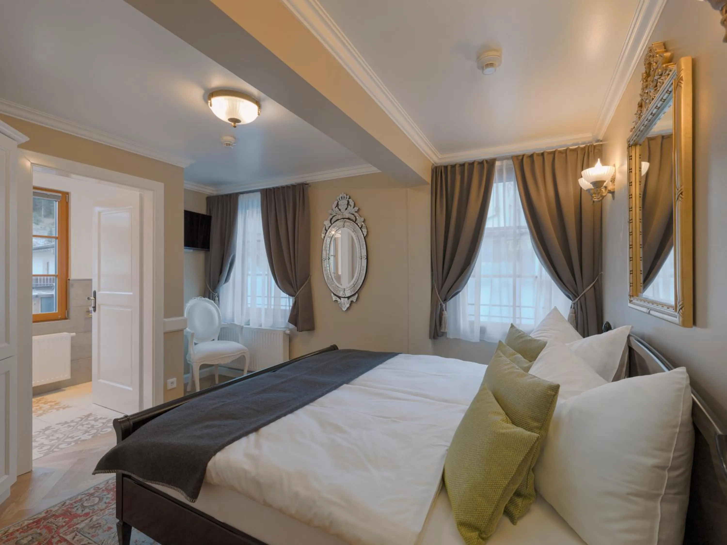 Bedroom, Bed in Schneider Hof Boutique-Hotel Garni Superior