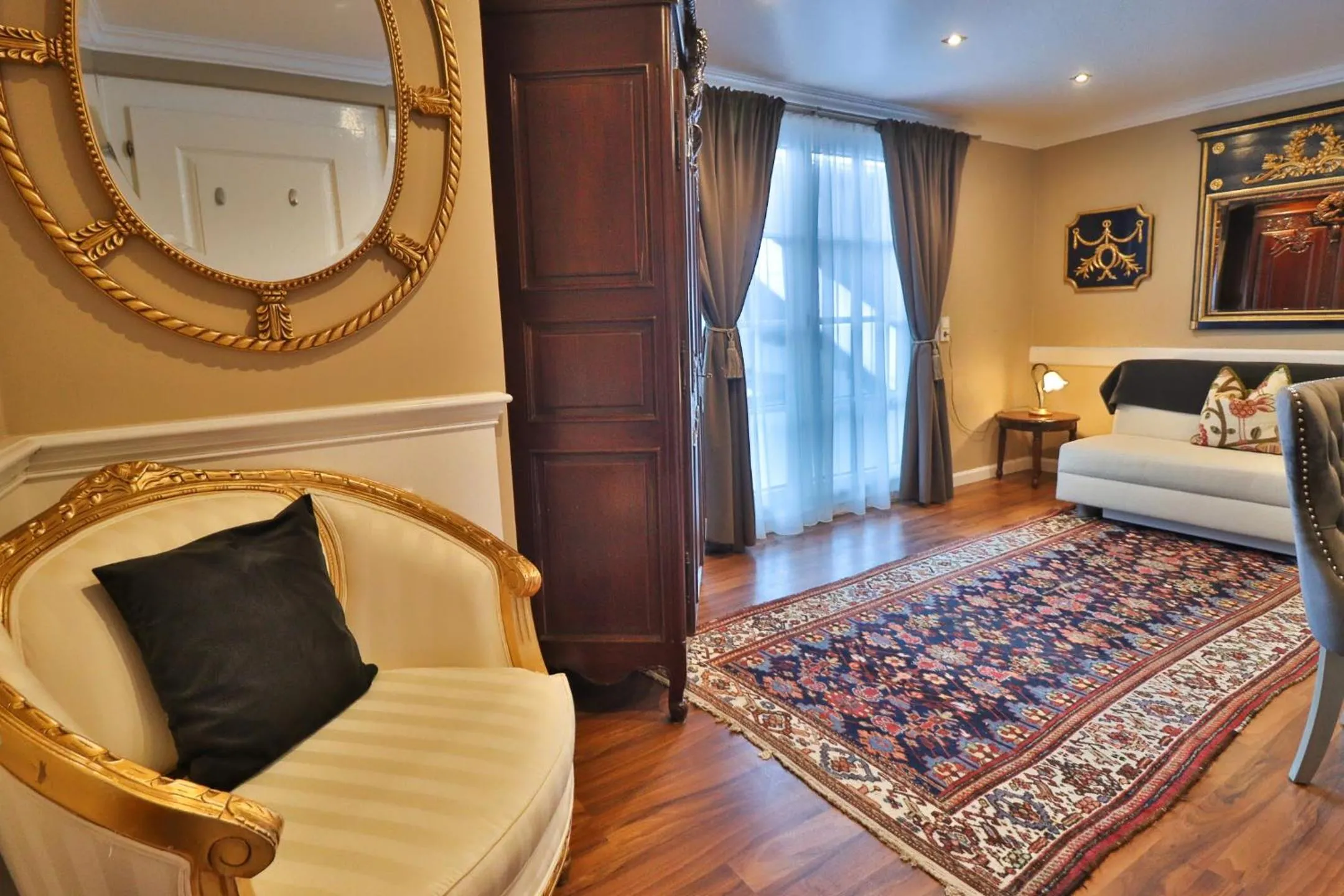 Living room, Bed in Schneider Hof Boutique-Hotel Garni Superior