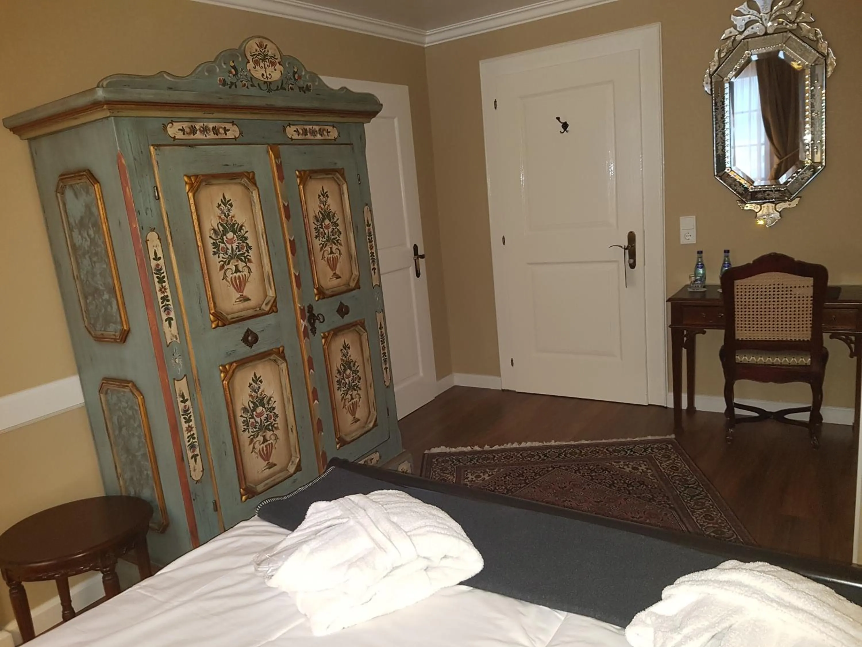 Photo of the whole room, Bed in Schneider Hof Boutique-Hotel Garni Superior